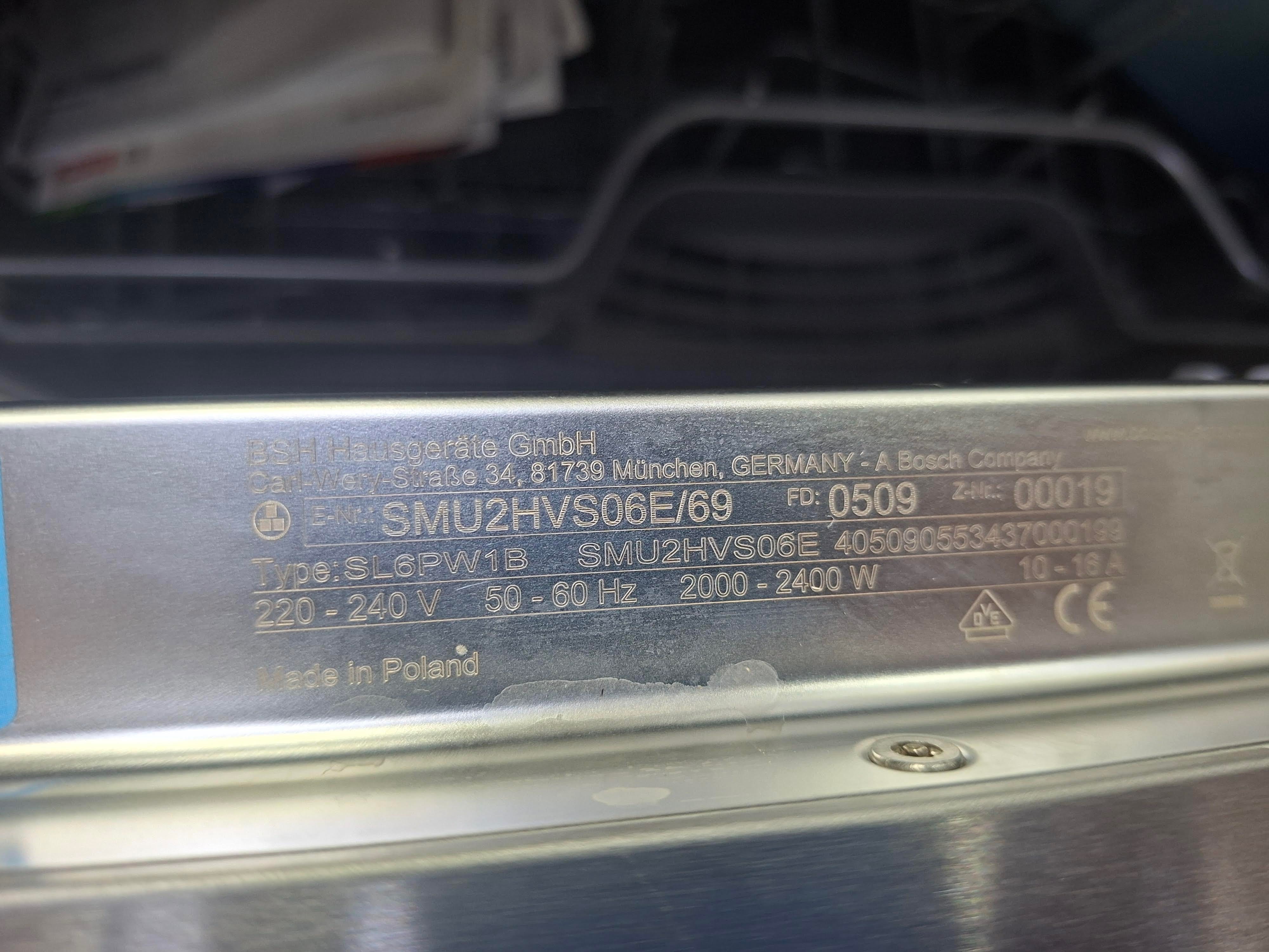 Ugradna Sudo mašina Bosch SMU2HVS06E , 14 kompleta