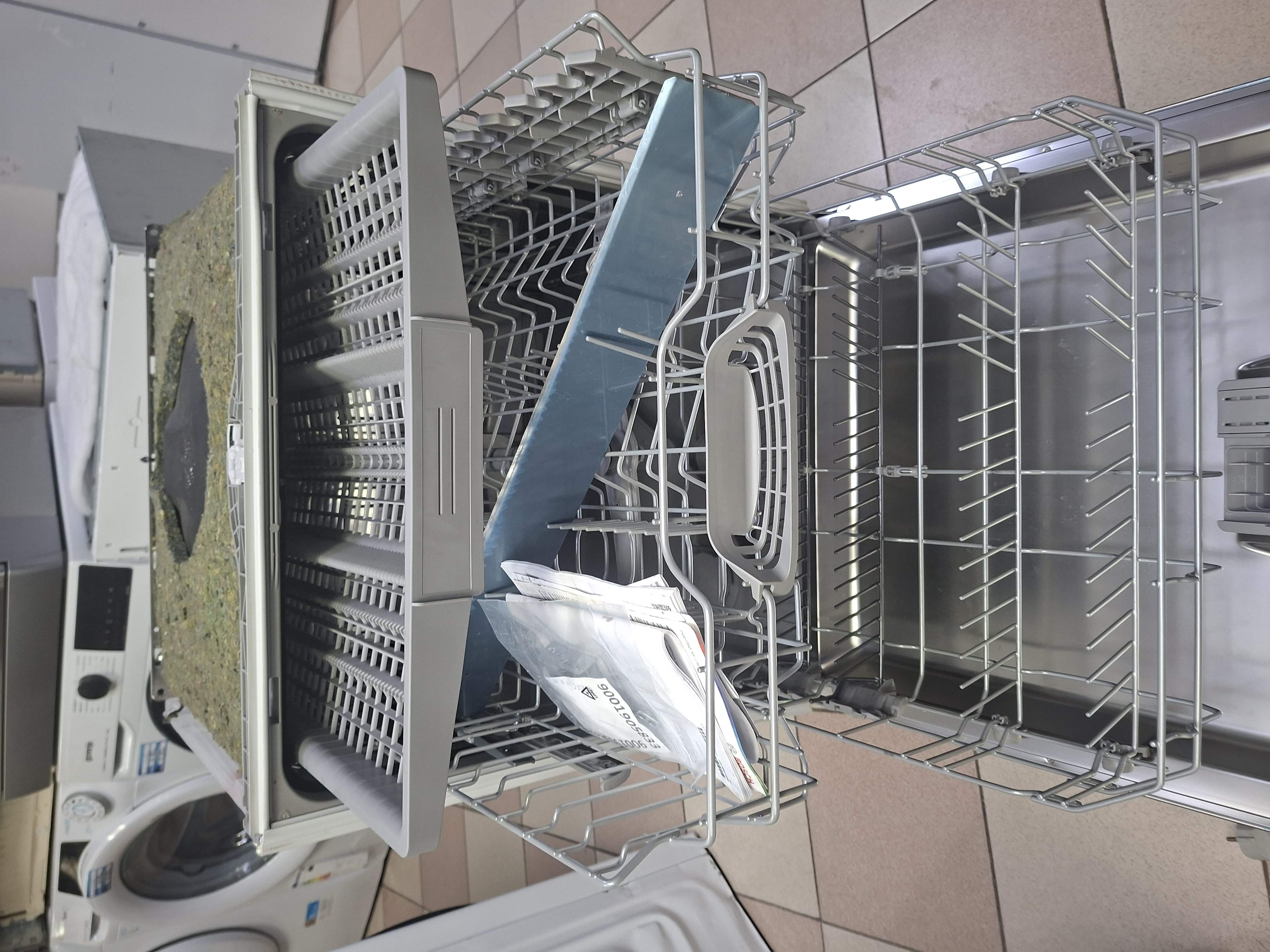 Ugradna Sudo mašina Bosch SMU2HVS06E , 14 kompleta