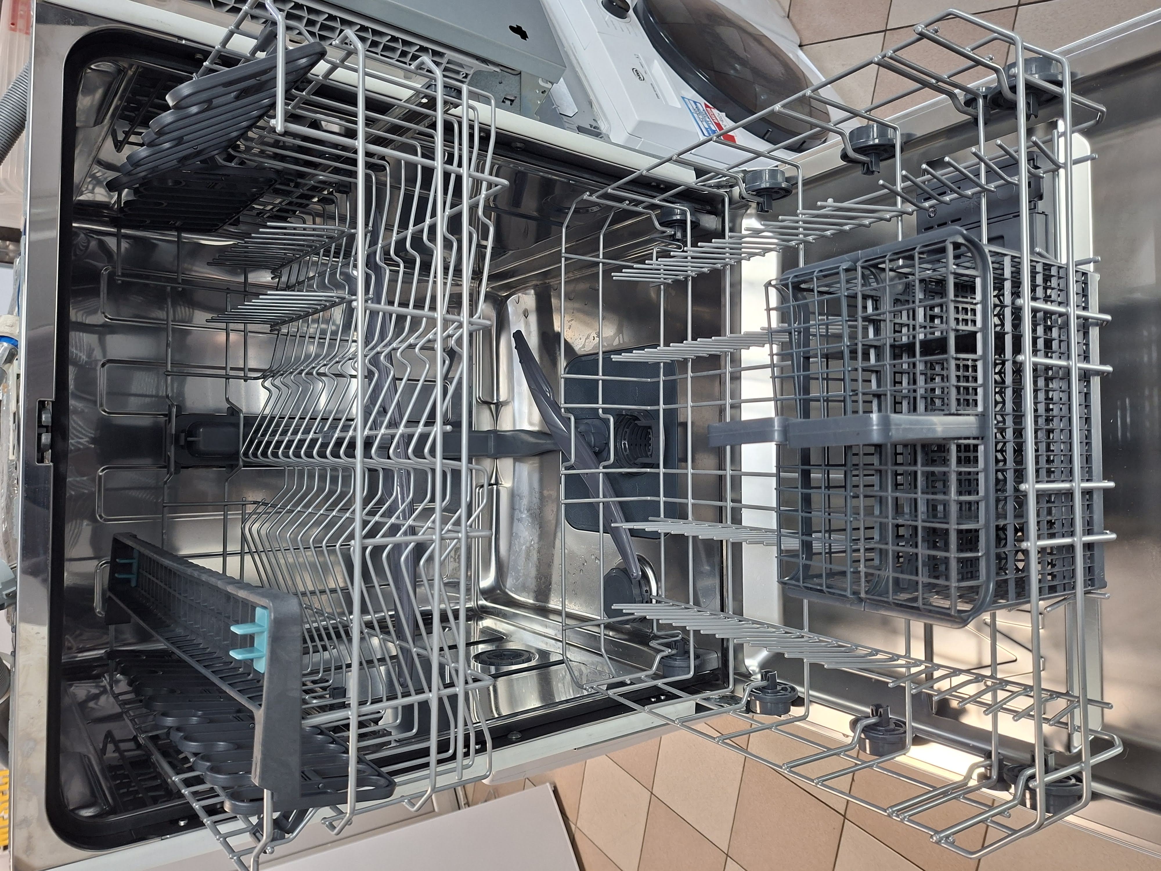 Ugradna sudo mašina Candy CI 3E53L0W