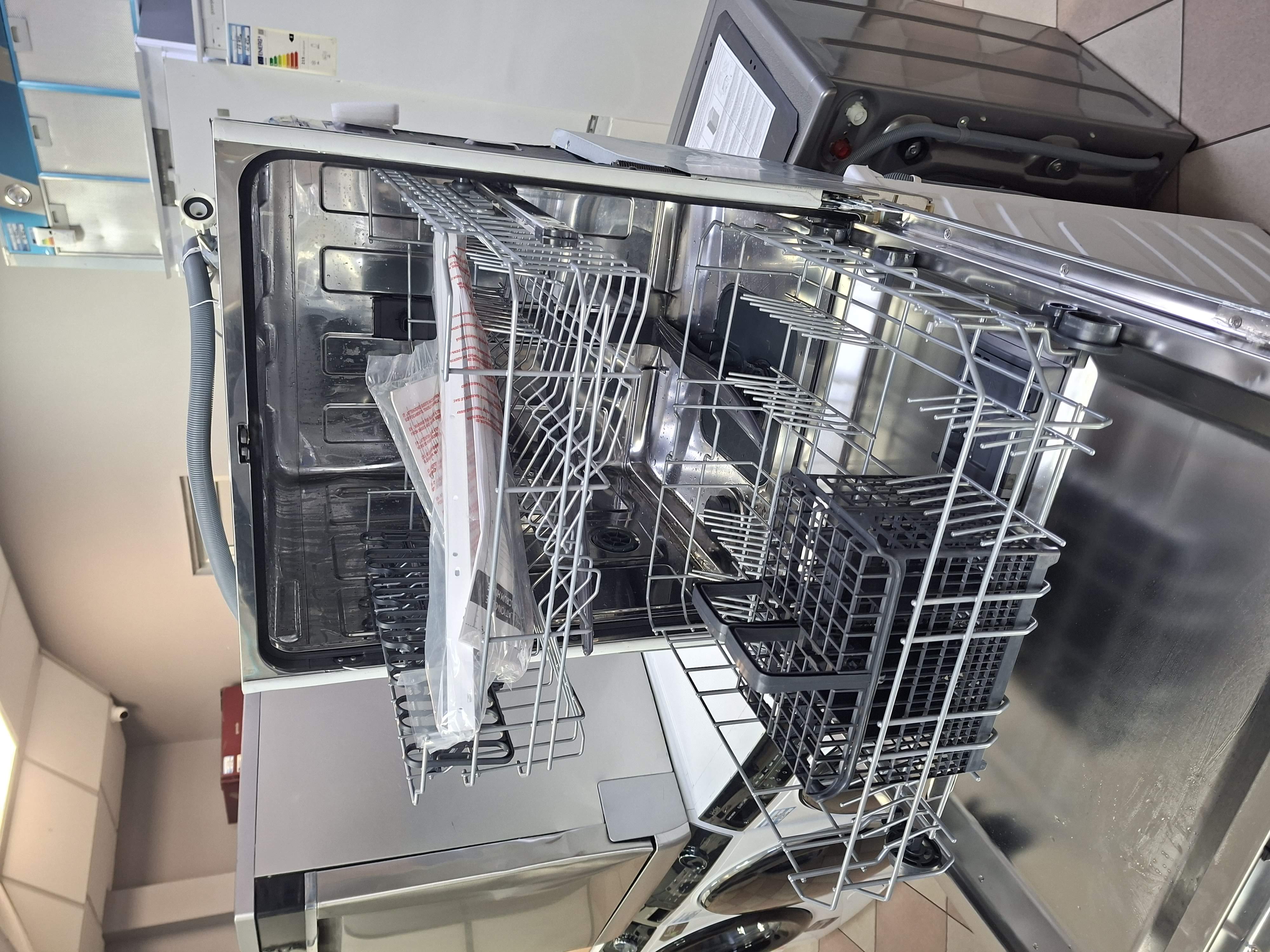 Ugradna sudo mašina Candy CI 3E7L0W2, 13 kompleta