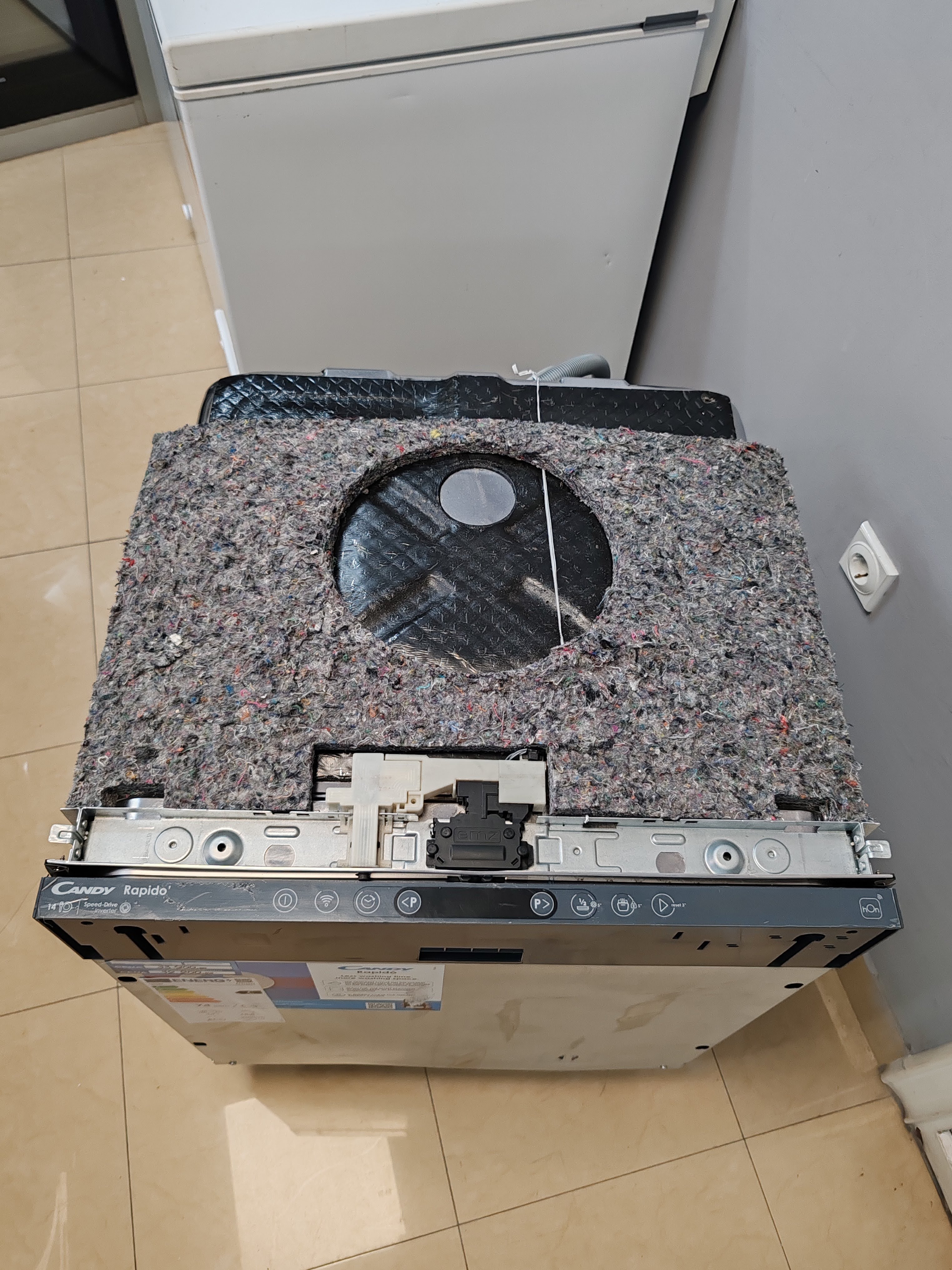 Ugradna Sudo mašina Candy CI 4C6F0A  (2) , 14 kompleta