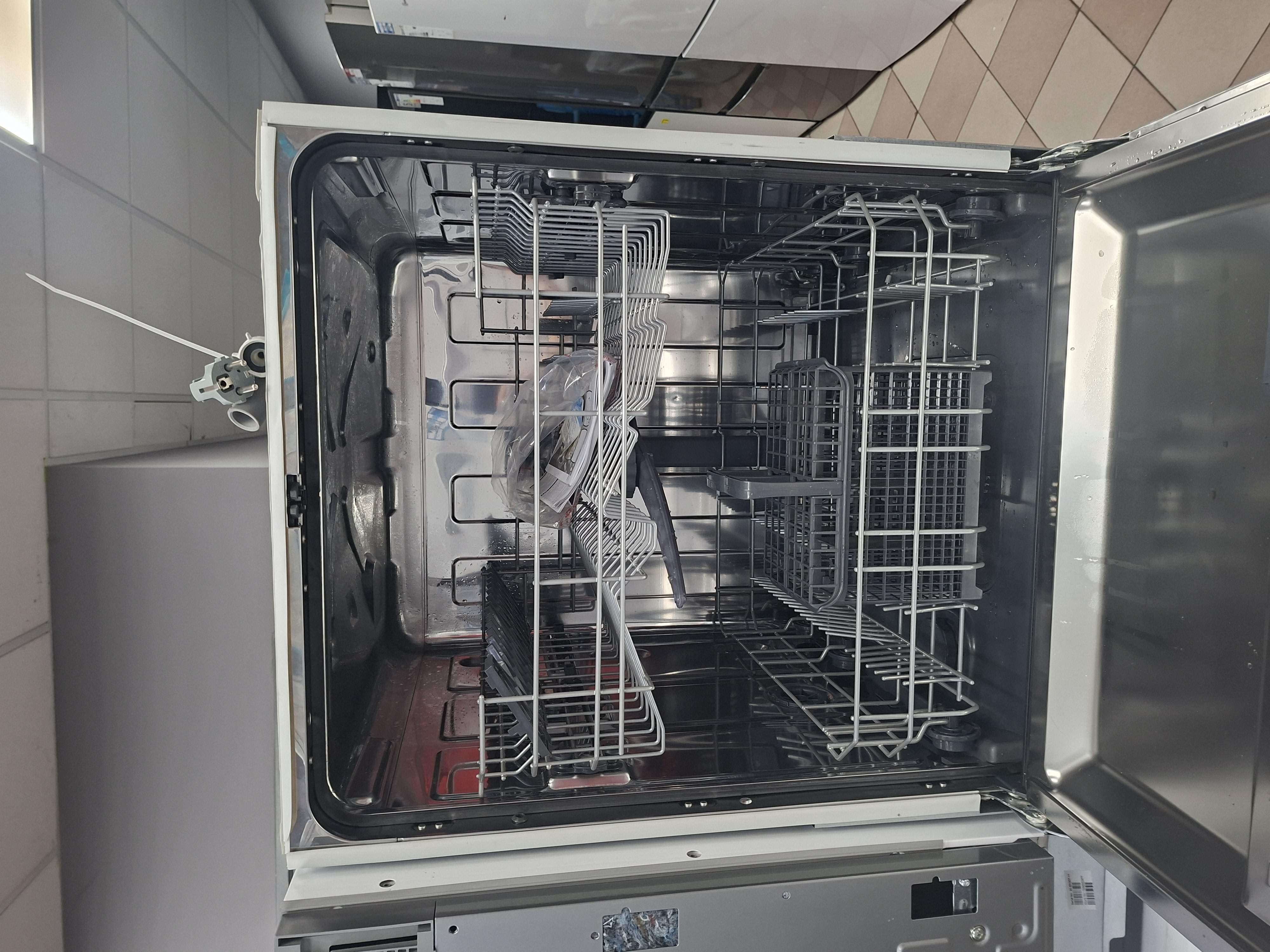 Ugradna sudo mašina Candy CIPMC E0W 3E53 (3) , 13 kompleta