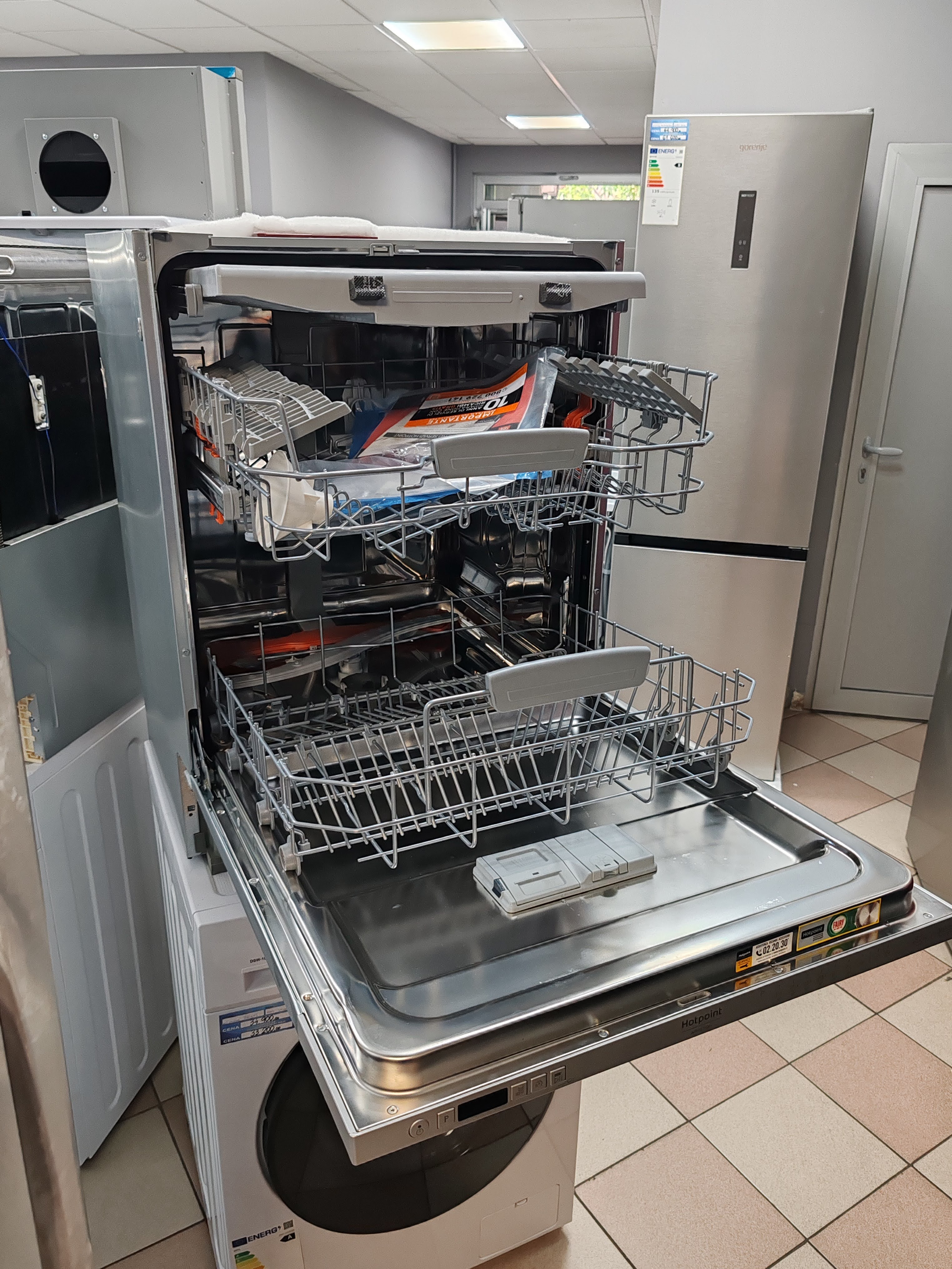 Ugradna Sudo mašina Hotpoint Ariston H0I D534A S , 14 kompleta 