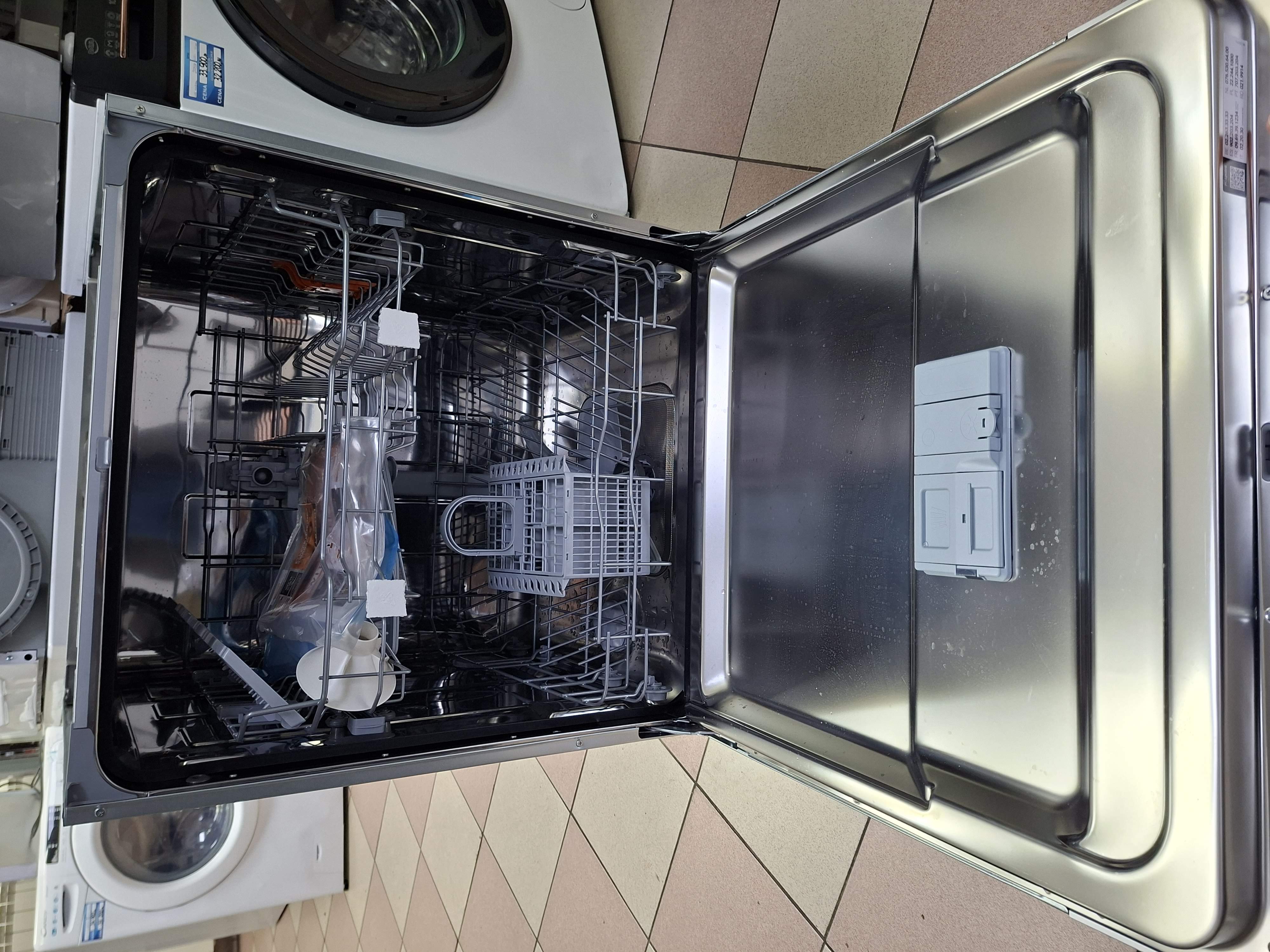 Ugradna sudo mašina Hotpoint Ariston H2I HD526 AS