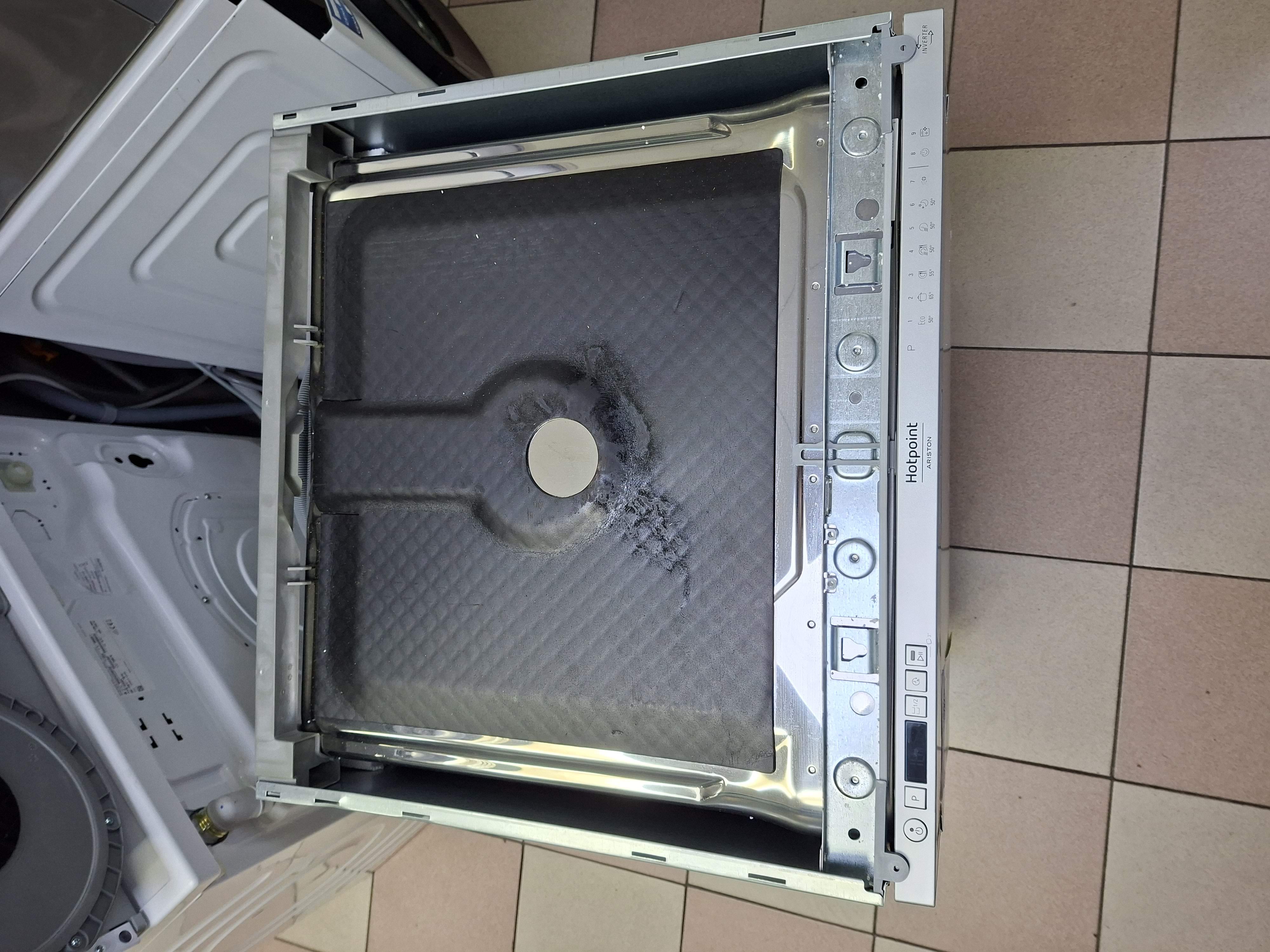 Ugradna sudo mašina Hotpoint Ariston H2I HD526 AS