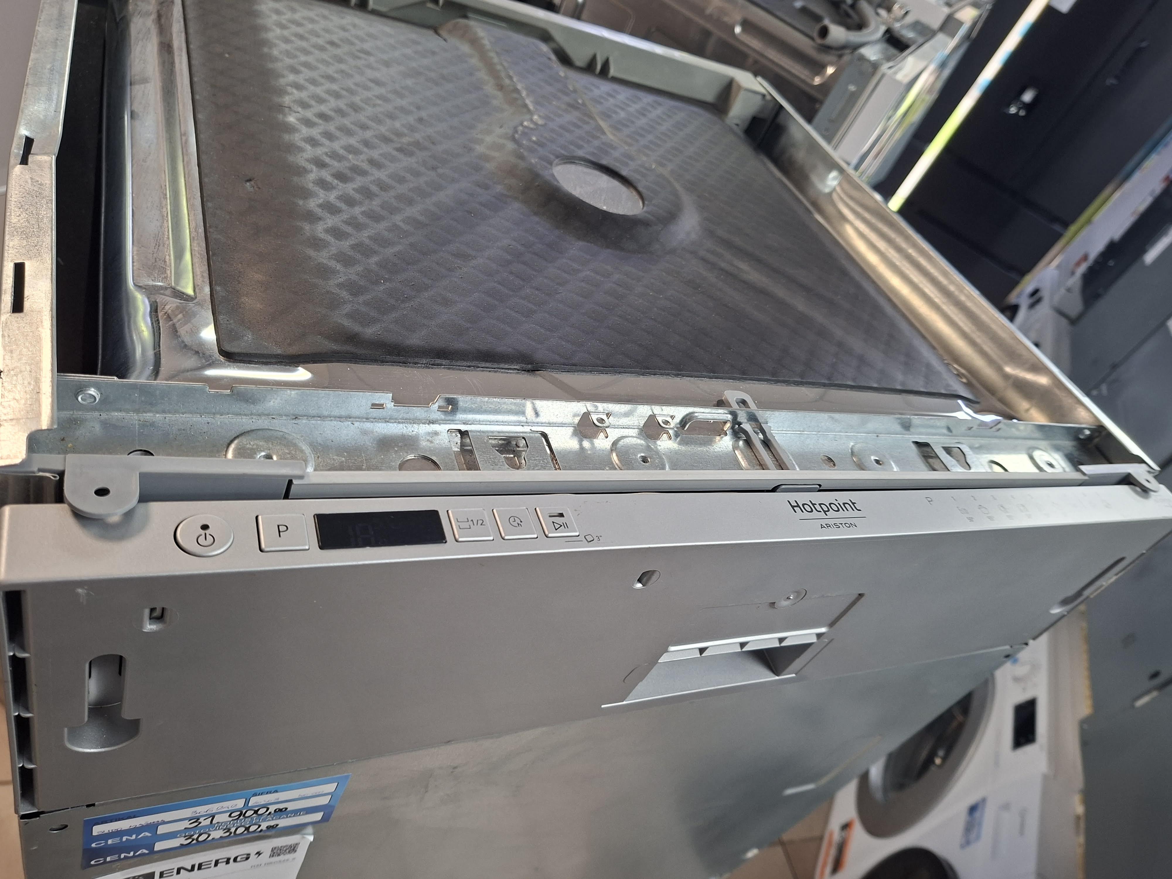 Ugradna sudo mašina Hotpoint Ariston H2I HRD526 S