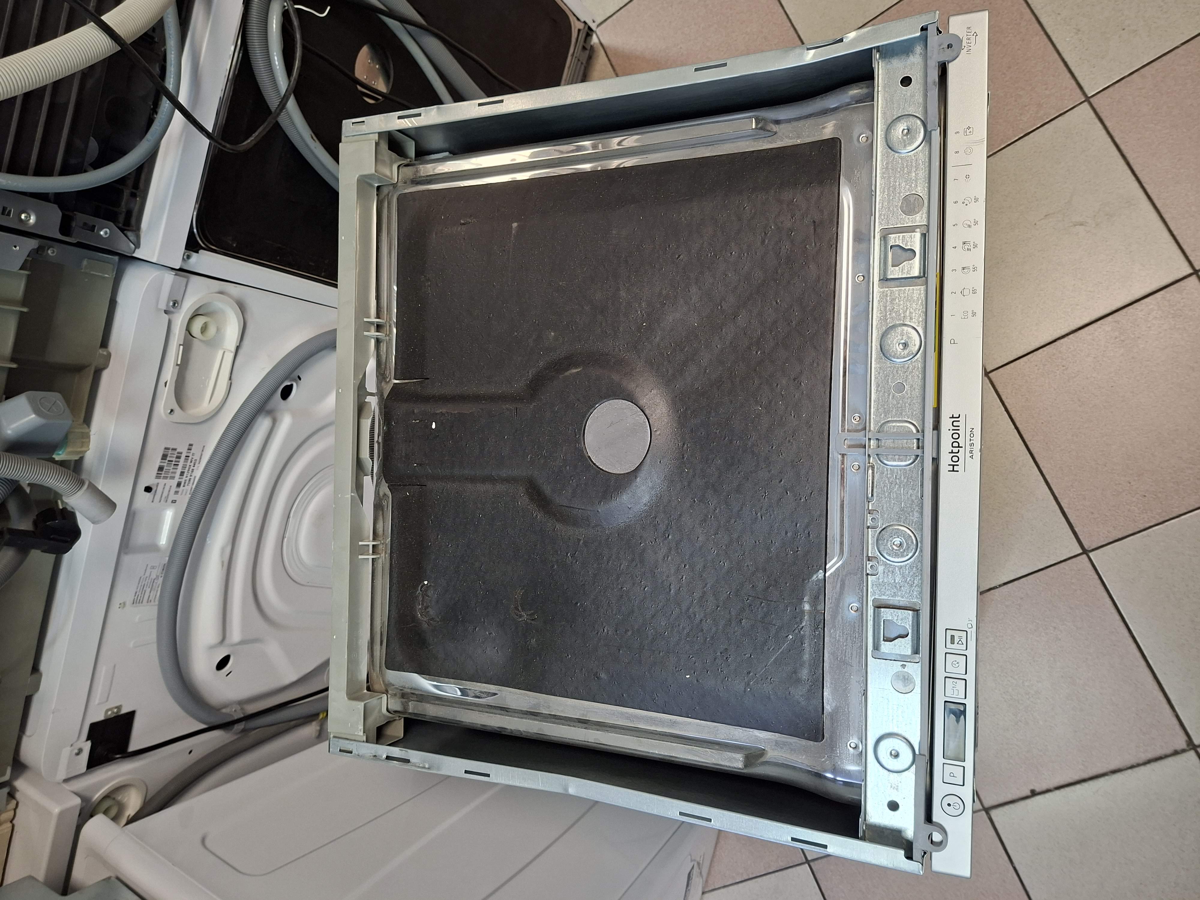 Ugradna sudo mašina Hotpoint Ariston H2I HRD526 S