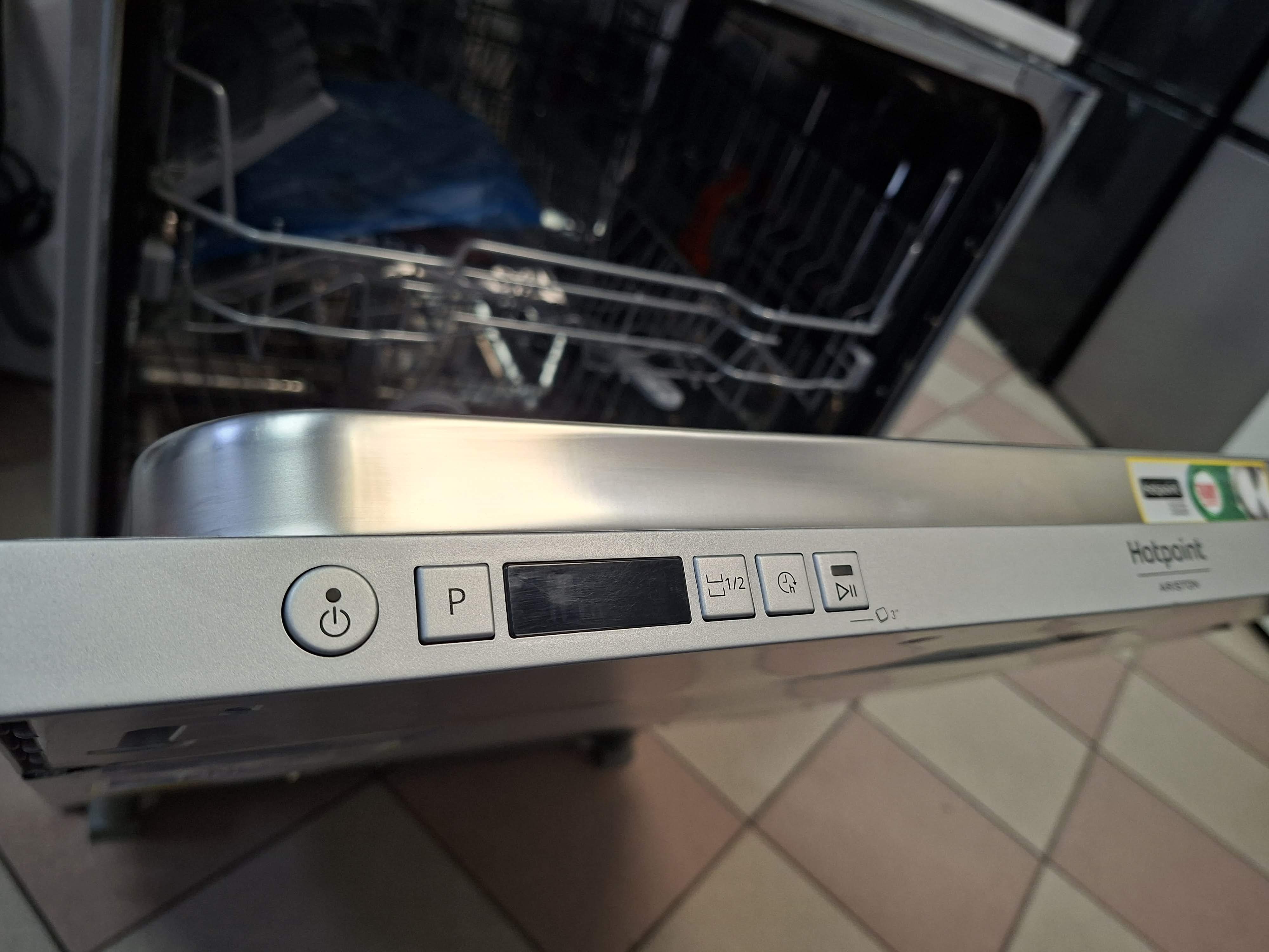 Ugradna sudo mašina Hotpoint Ariston H2I HRD526 S