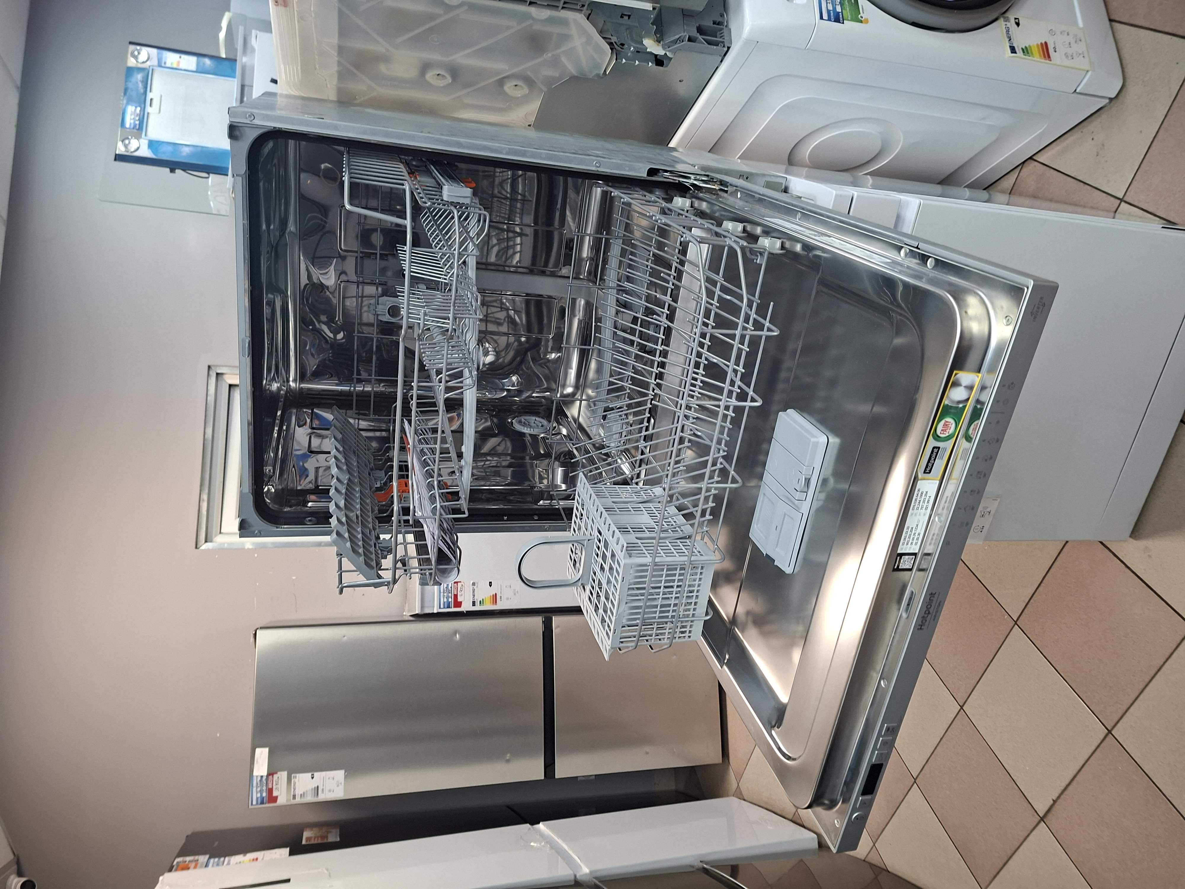 Ugradna sudo mašina Hotpoint Ariston H2I HRD526 S