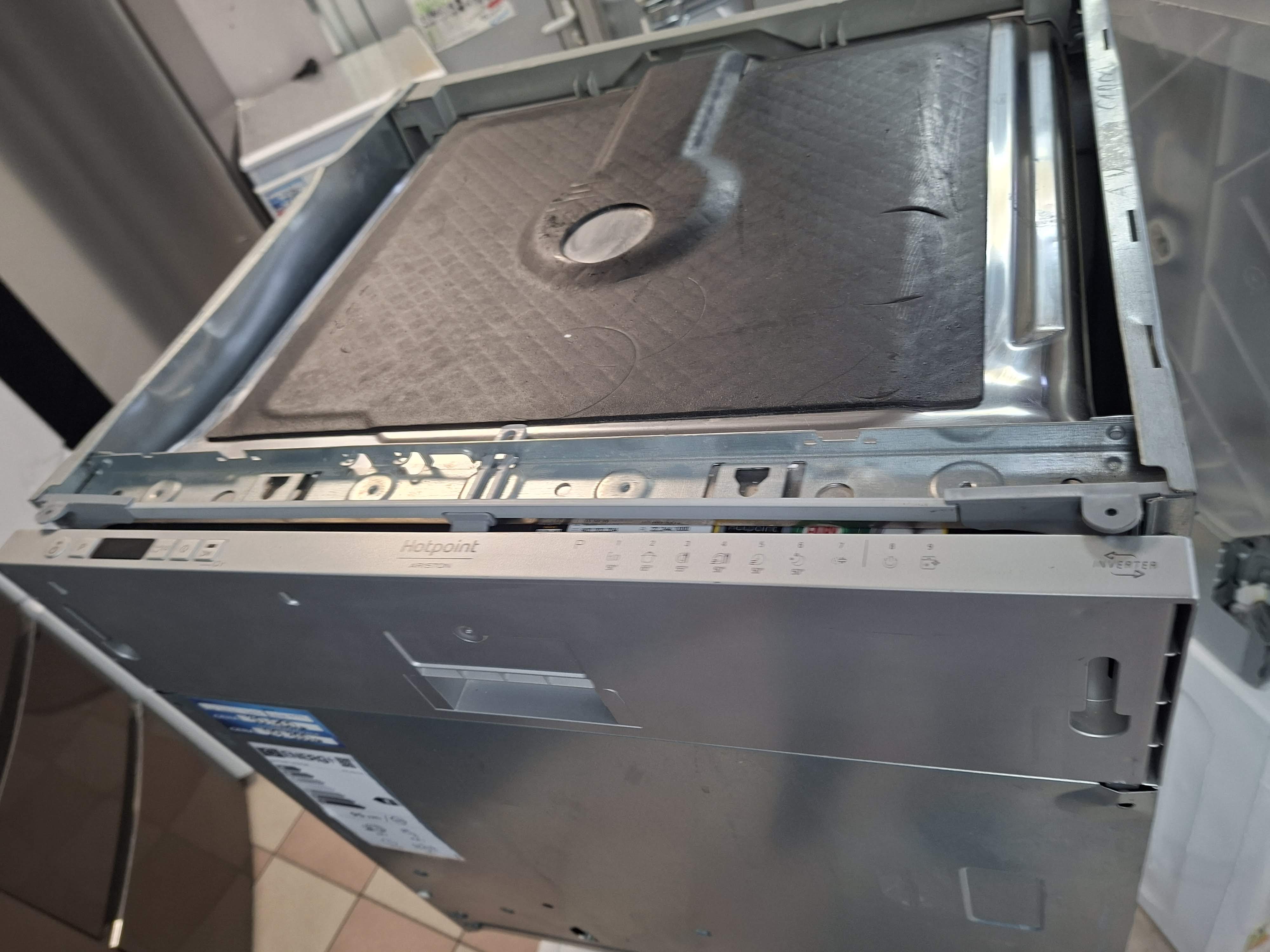 Ugradna sudo mašina Hotpoint Ariston H2I HRD526 S