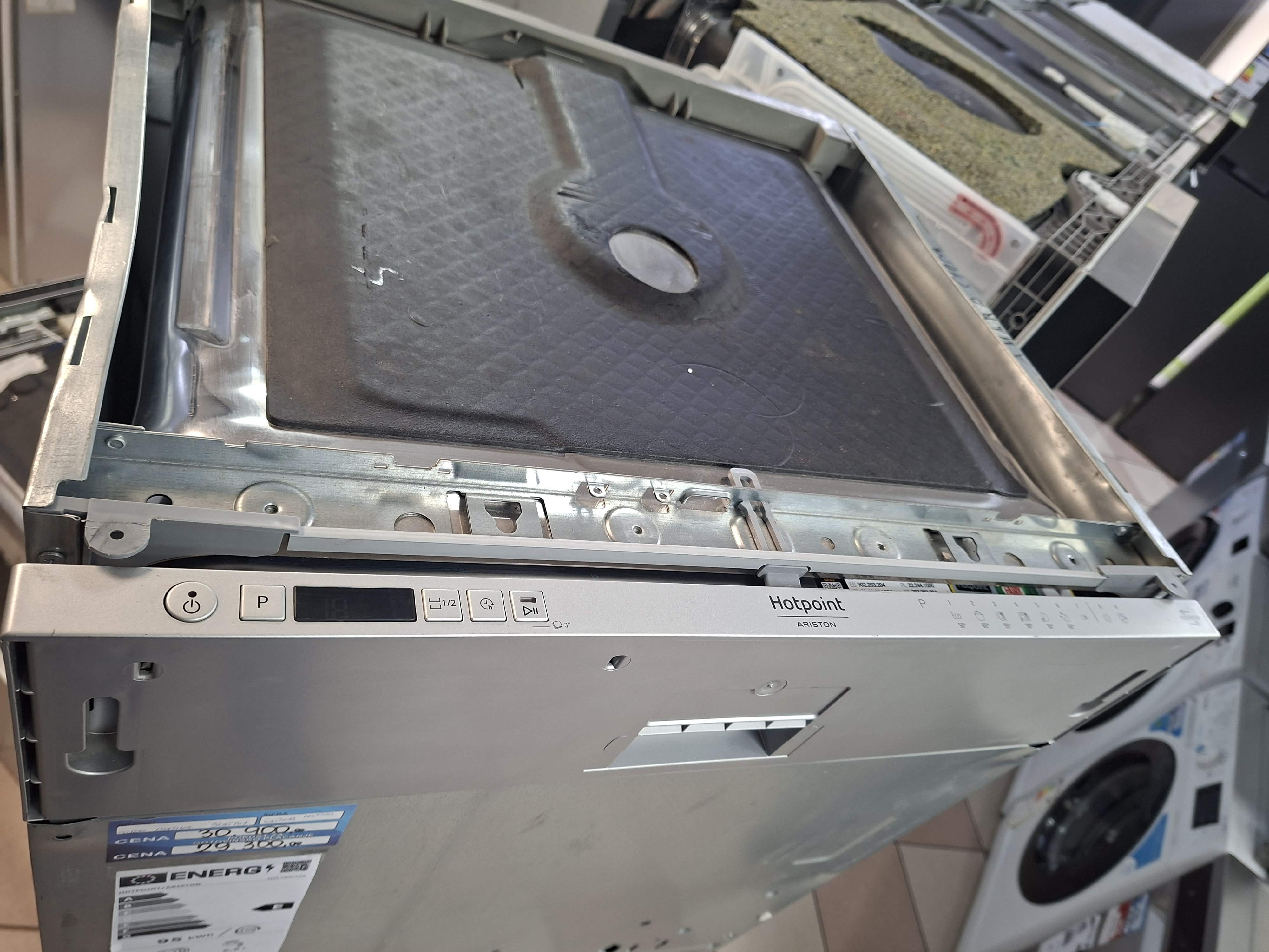 Ugradna sudo mašina Hotpoint Ariston H2I HRD526 S