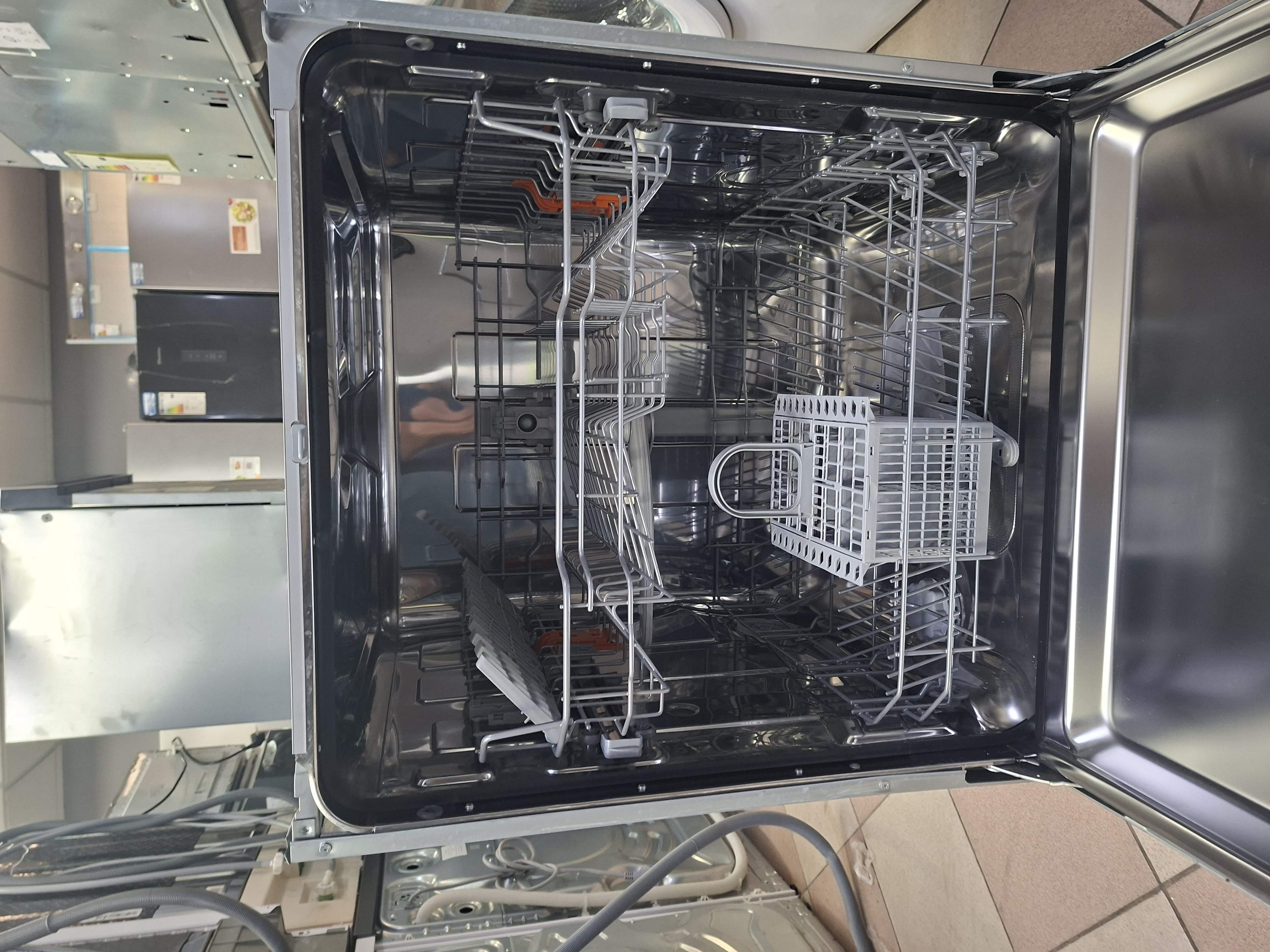 Ugradna sudo mašina Hotpoint Ariston H2I HUD526 AS