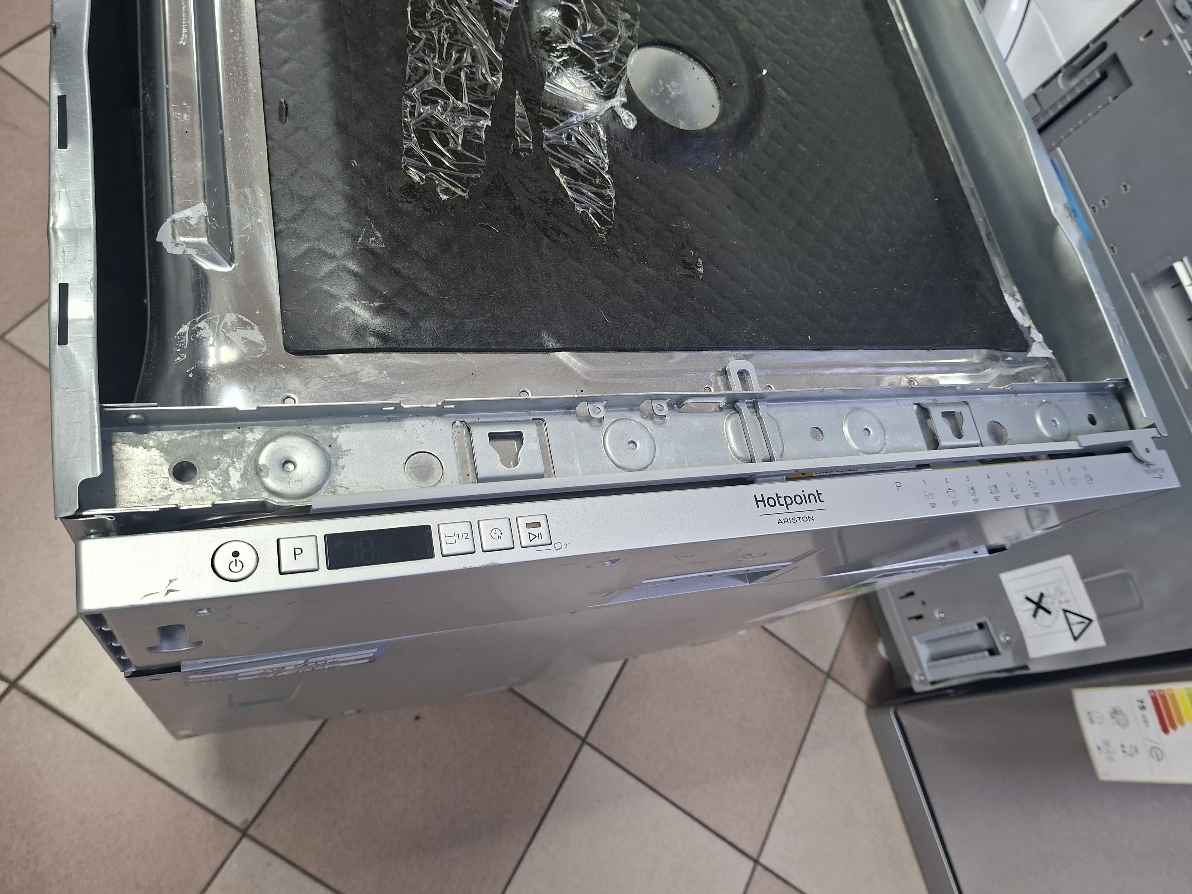Ugradna sudo mašina Hotpoint Ariston H2I HUD526 AS