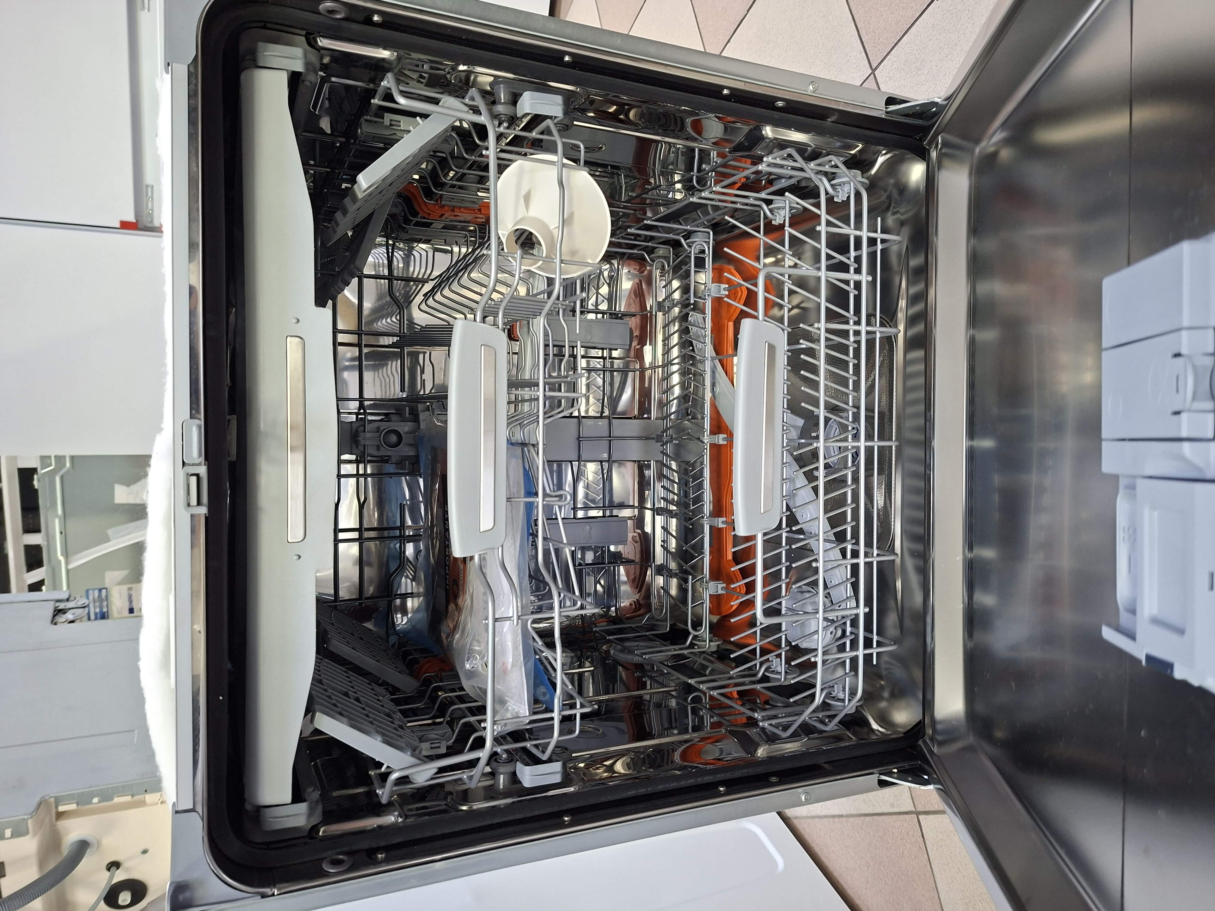 Ugradna sudo mašina Hotpoint Ariston HA6IA14BN7A0 , 14 kompleta