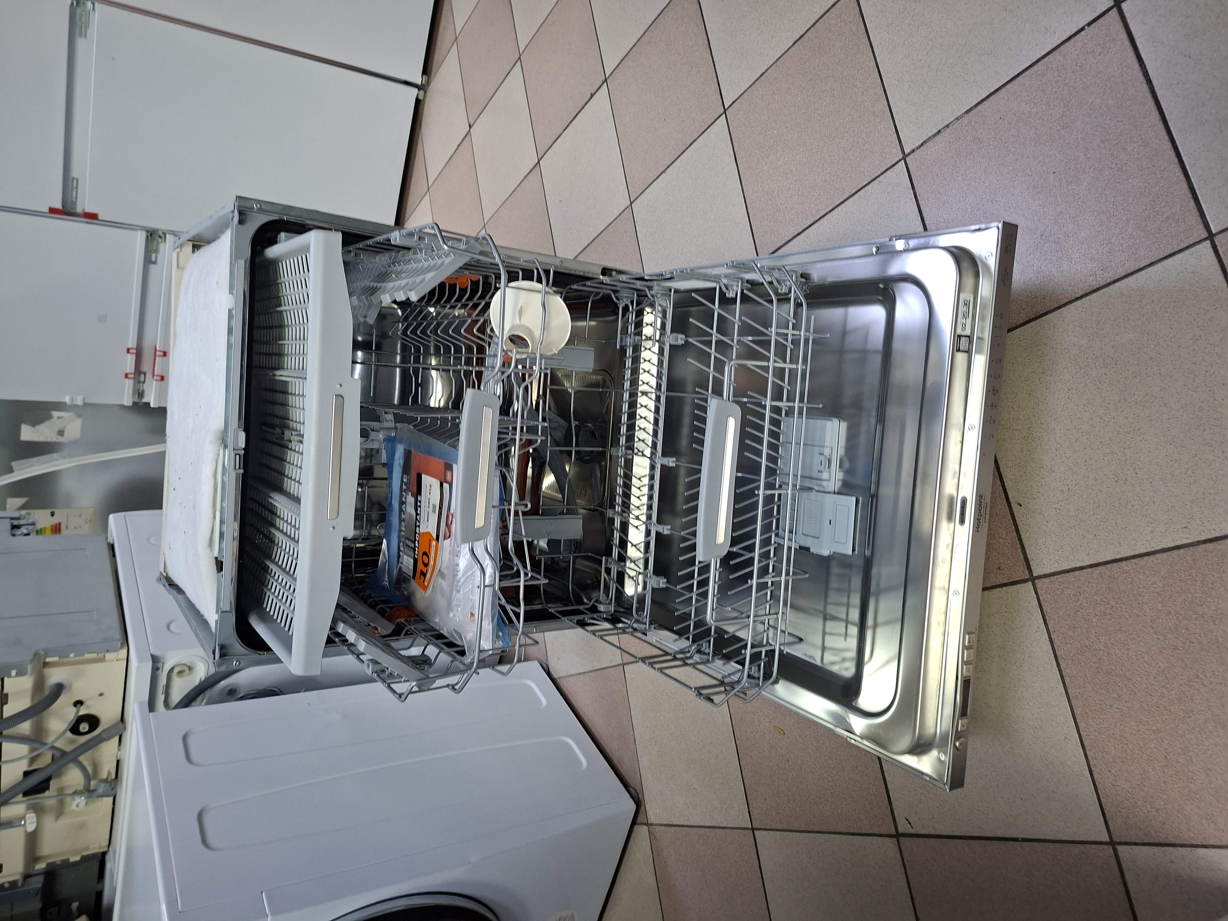 Ugradna sudo mašina Hotpoint Ariston HA6IA14BN7A0 , 14 kompleta