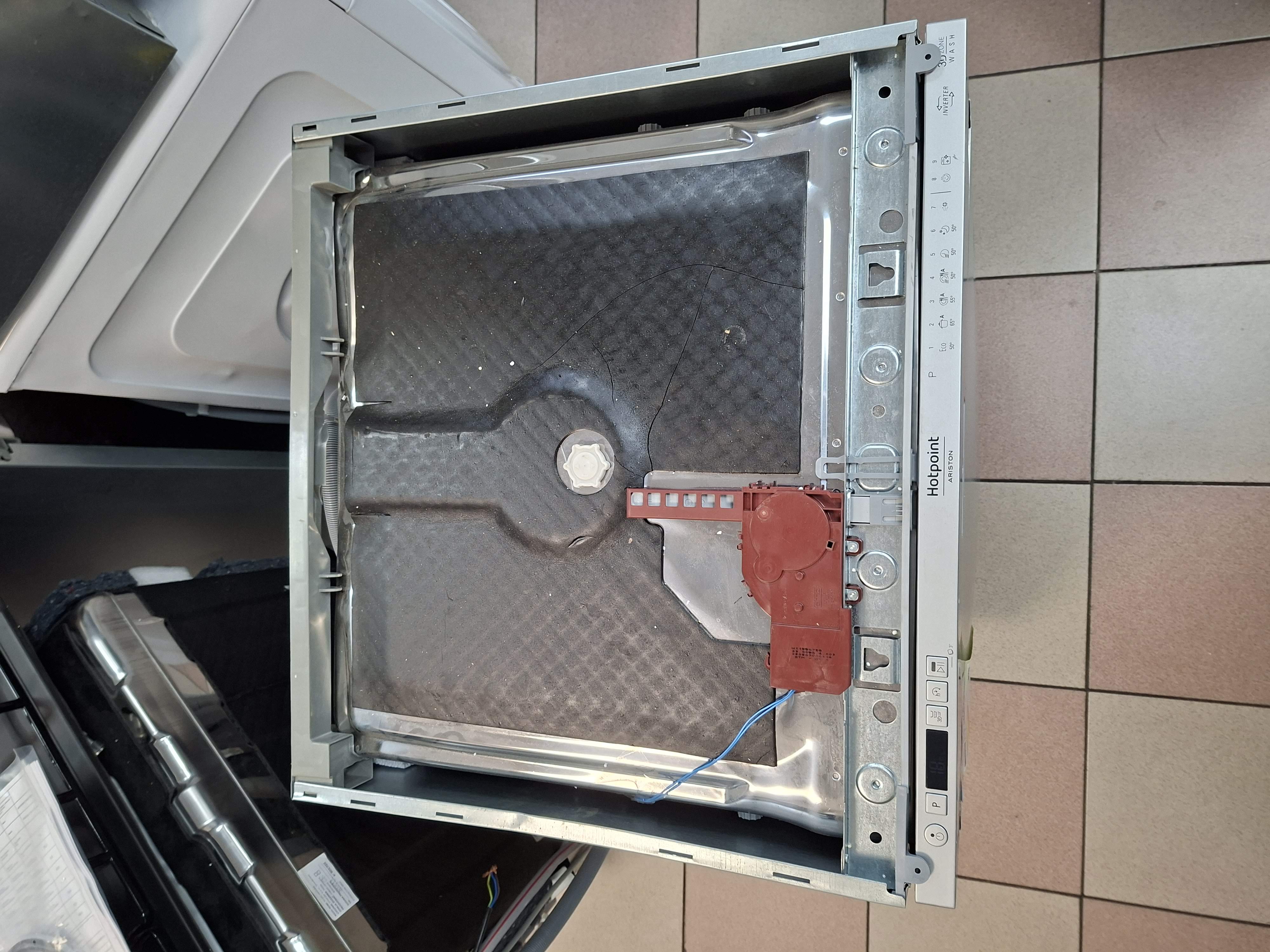 Ugradna Sudo mašina Hotpoint Ariston HI 5030 WEF, 14 kompleta