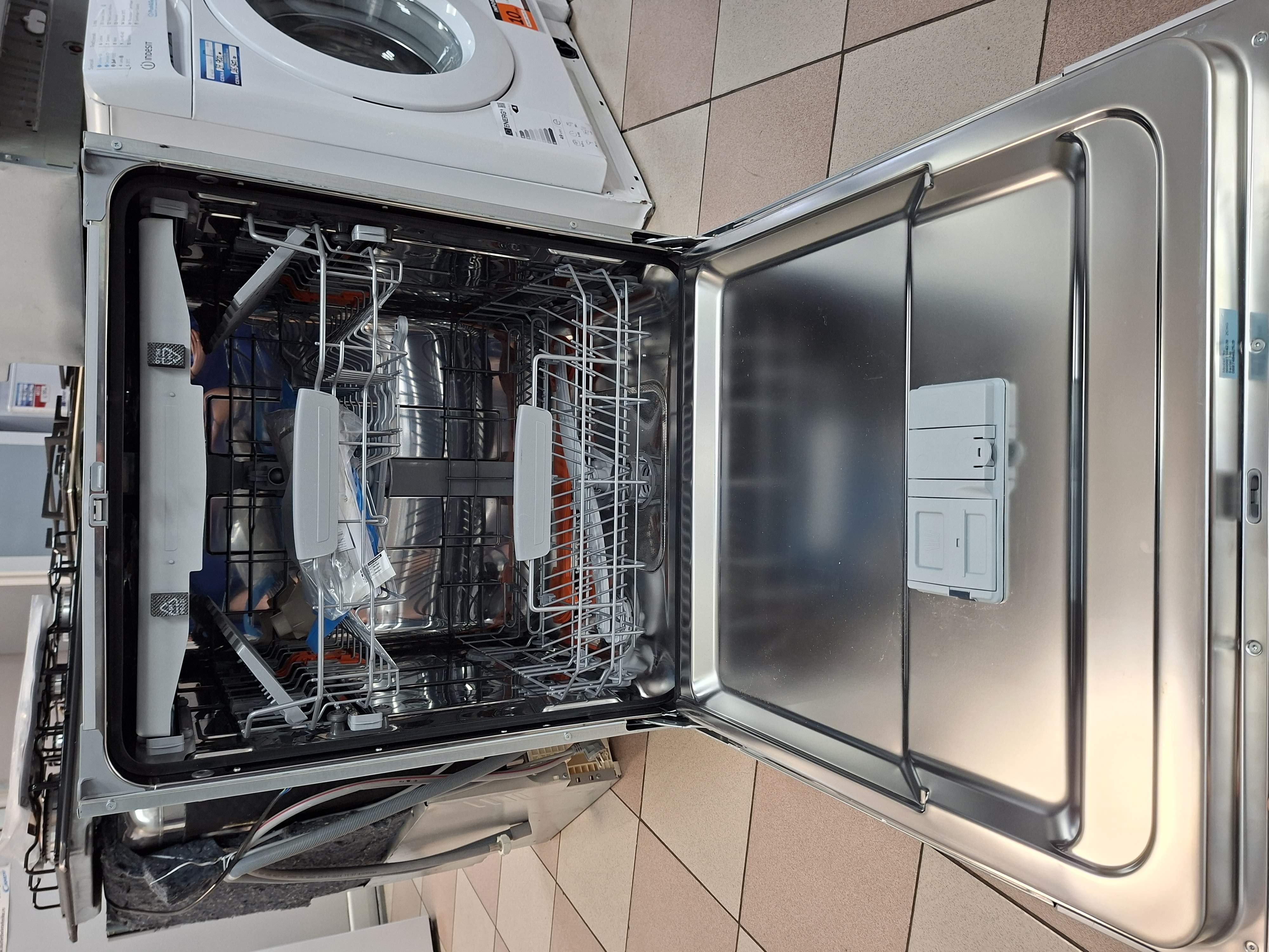 Ugradna Sudo mašina Hotpoint Ariston HI 5030 WEF, 14 kompleta