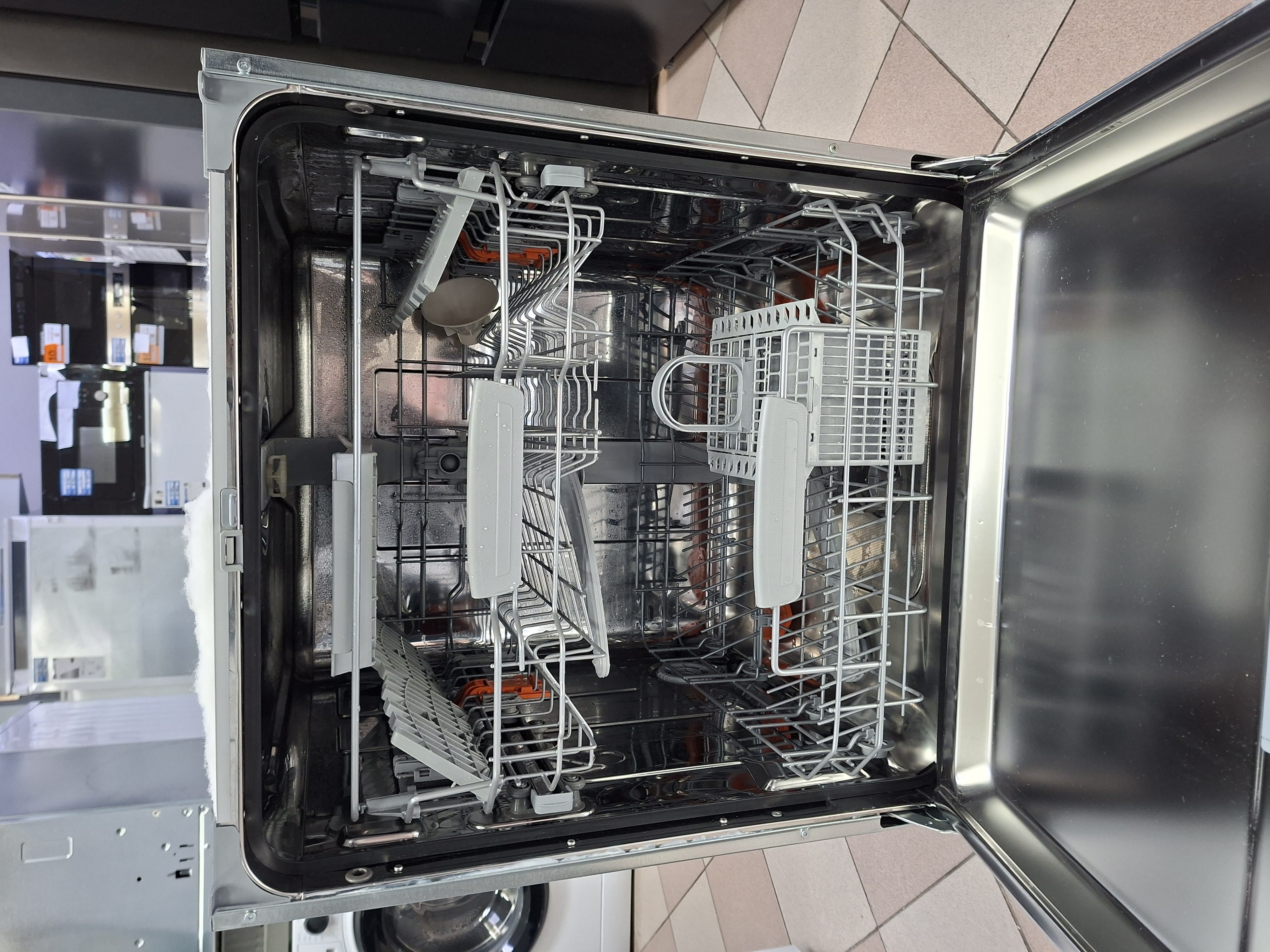 Ugradna Sudo mašina Hotpoint Ariston HIC 3C41 CW , 14 komp.