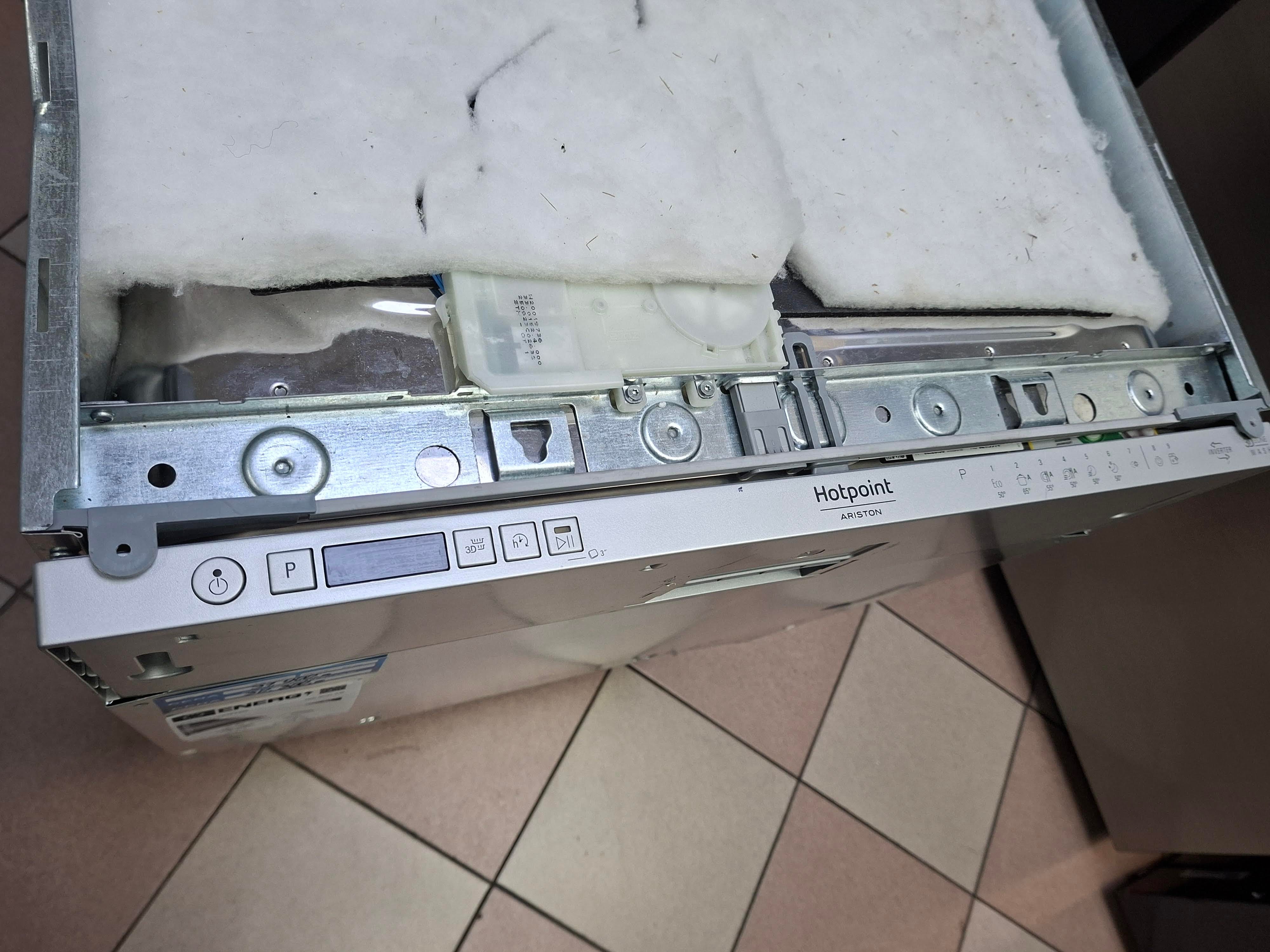 Ugradna Sudo mašina Hotpoint Ariston HIC 3C41 CW , 14 komp.