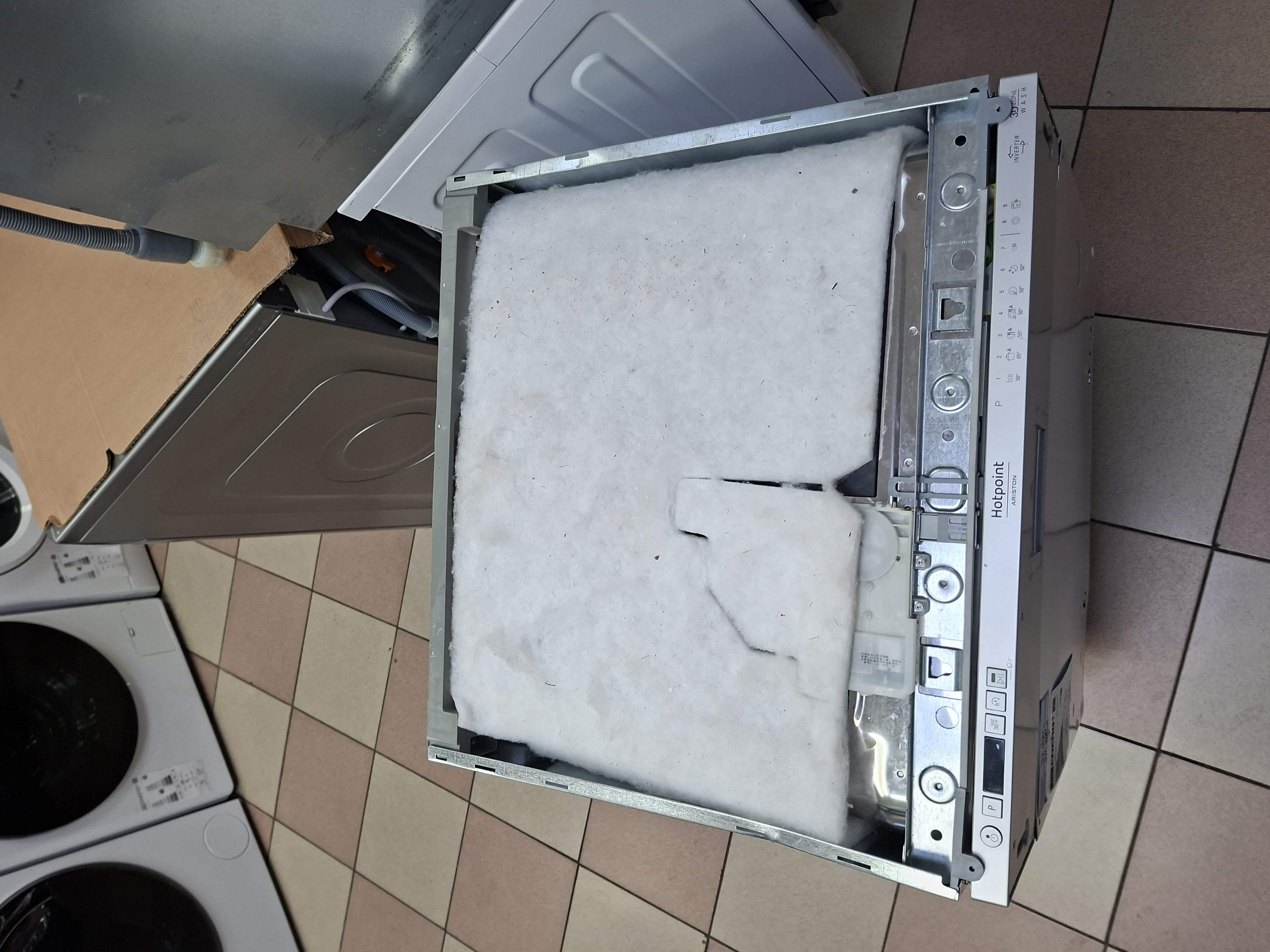 Ugradna Sudo mašina Hotpoint Ariston HIC 3C41 CW , 14 komp.