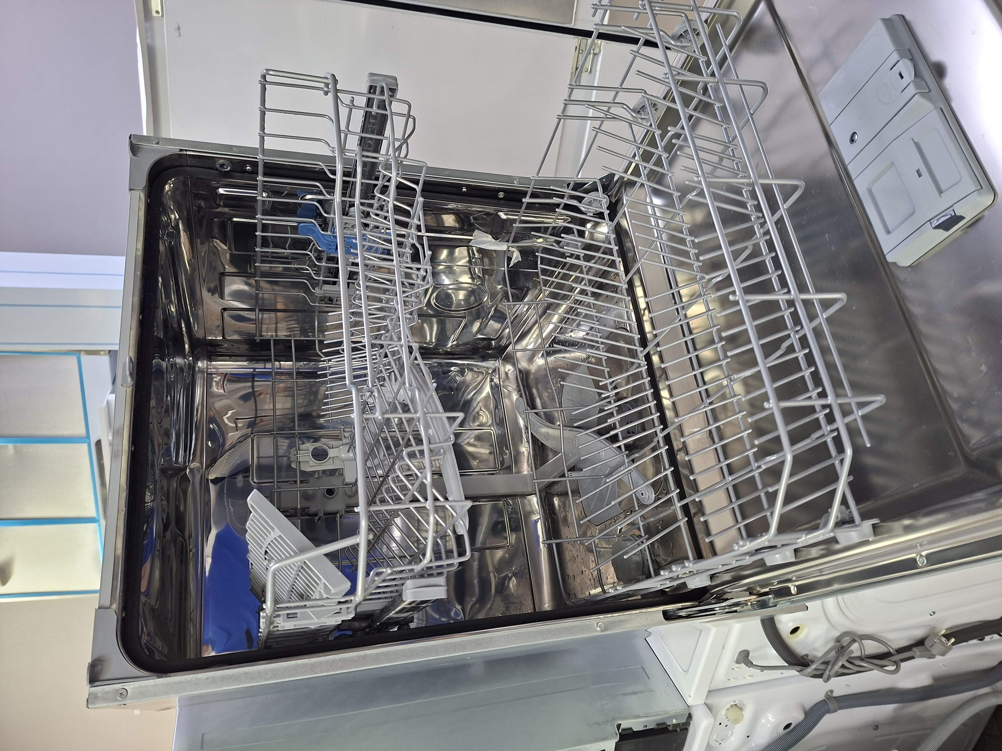 Ugradna sudo mašina Indesit D2I HKL326 , 14 kompleta