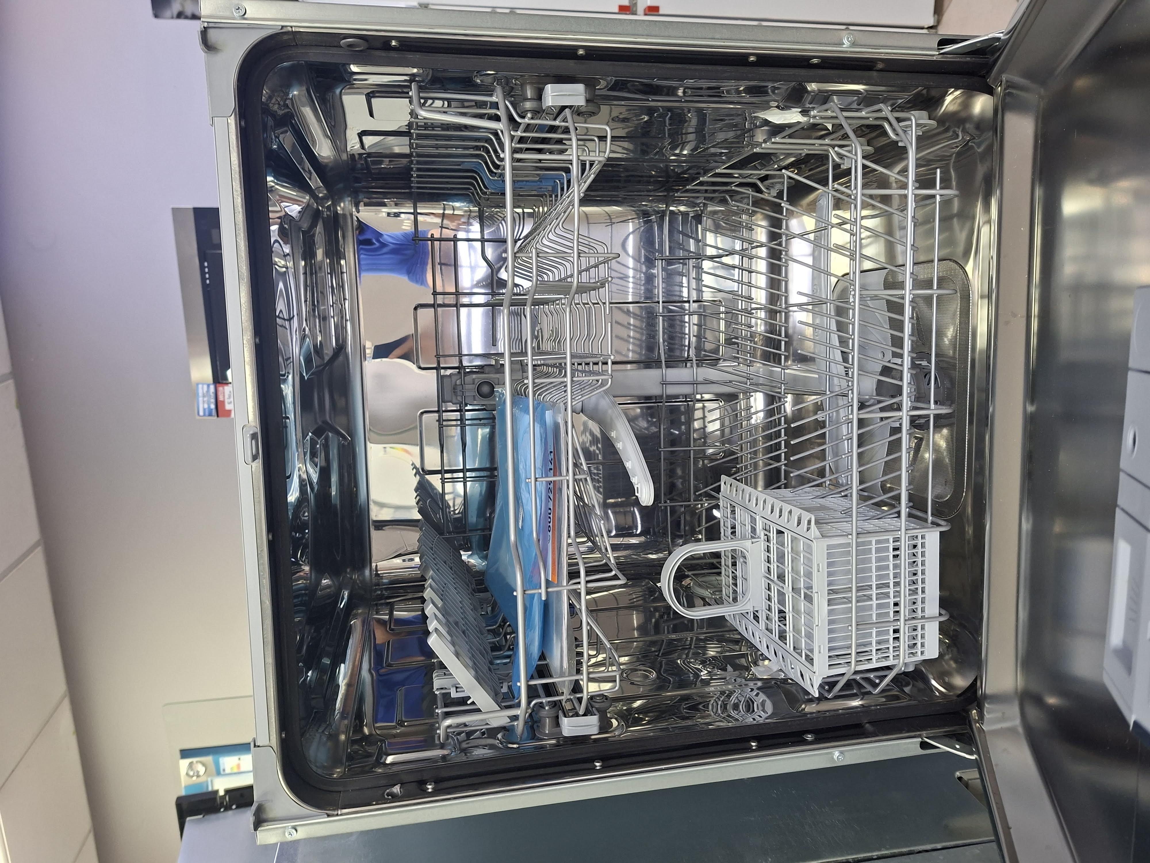 Ugradna sudo mašina Indesit D2I HKL326 , 14 kompleta