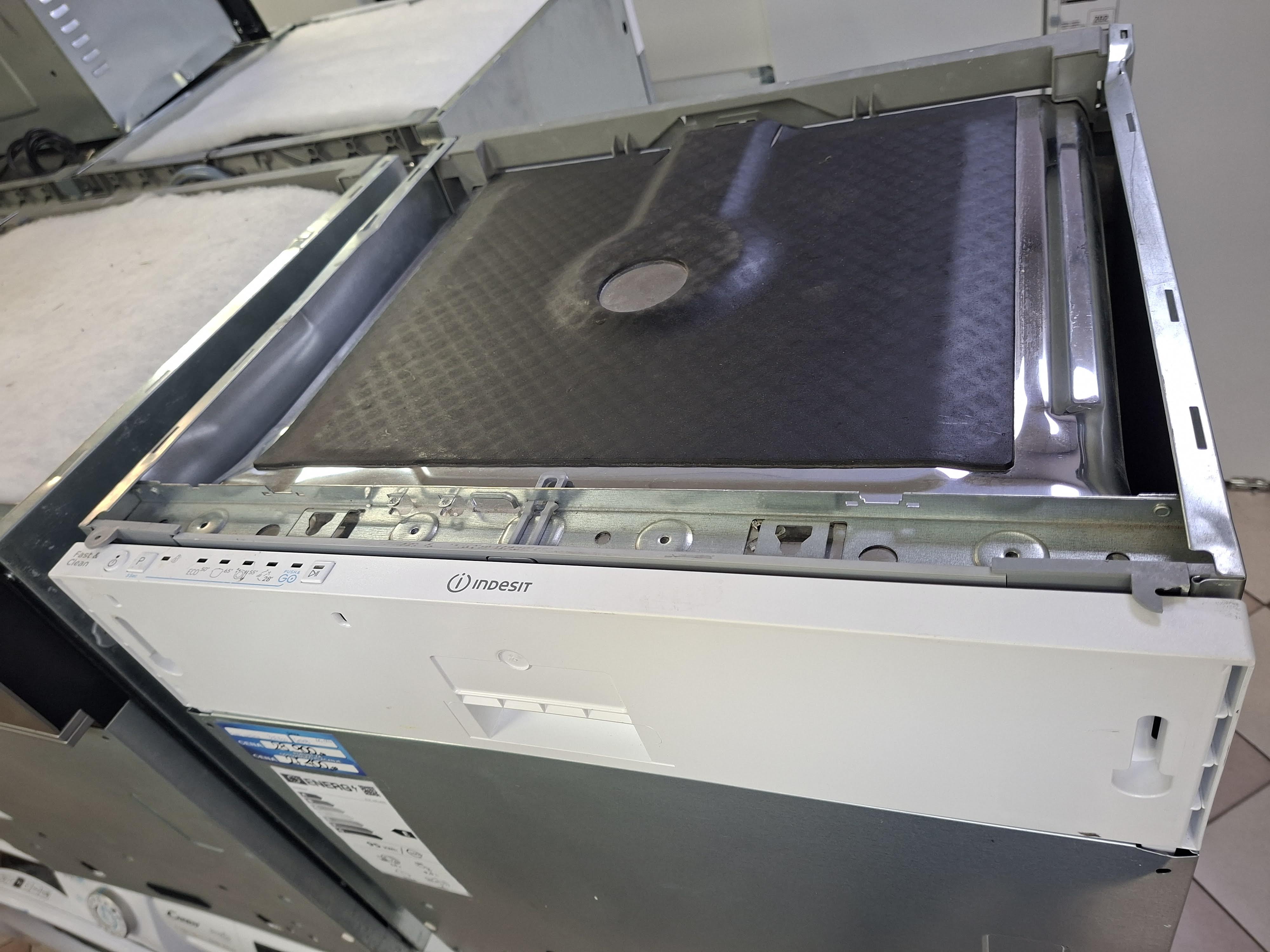 Ugradna sudo mašina Indesit D2I HKL326 , 14 kompleta