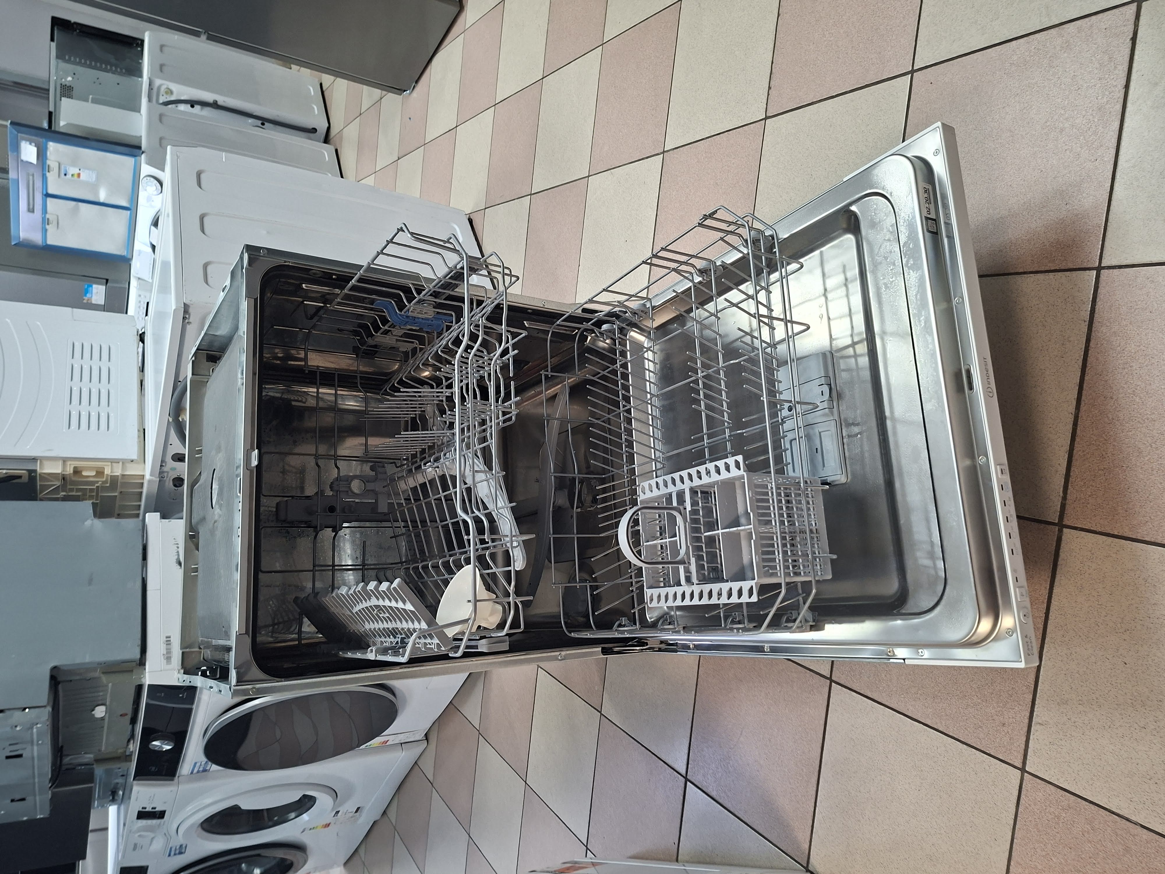 Ugradna sudo mašina Indesit D2I HKL326 , 14 kompleta