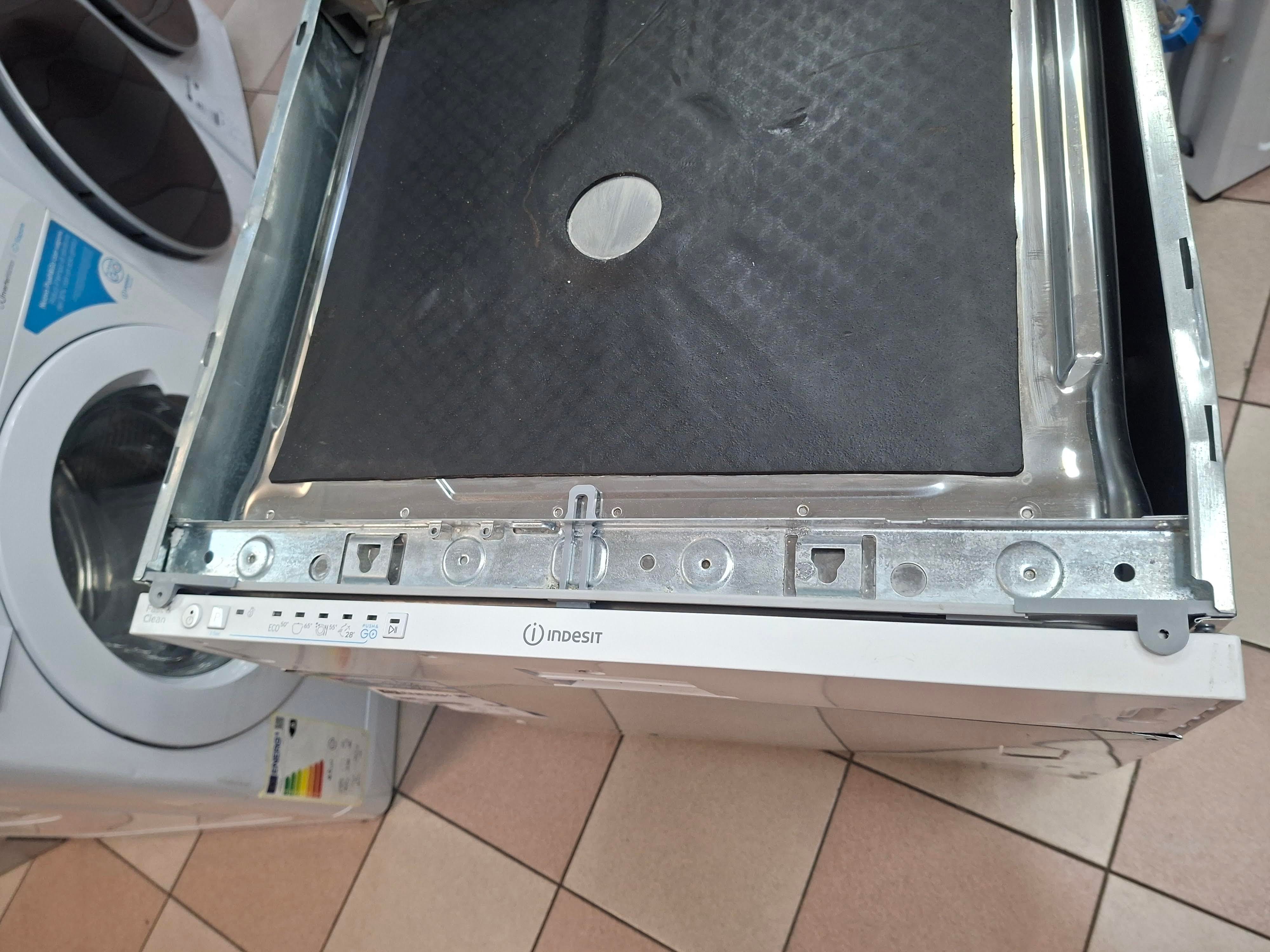 Ugradna sudo mašina Indesit D2I HKL326 , 14 kompleta