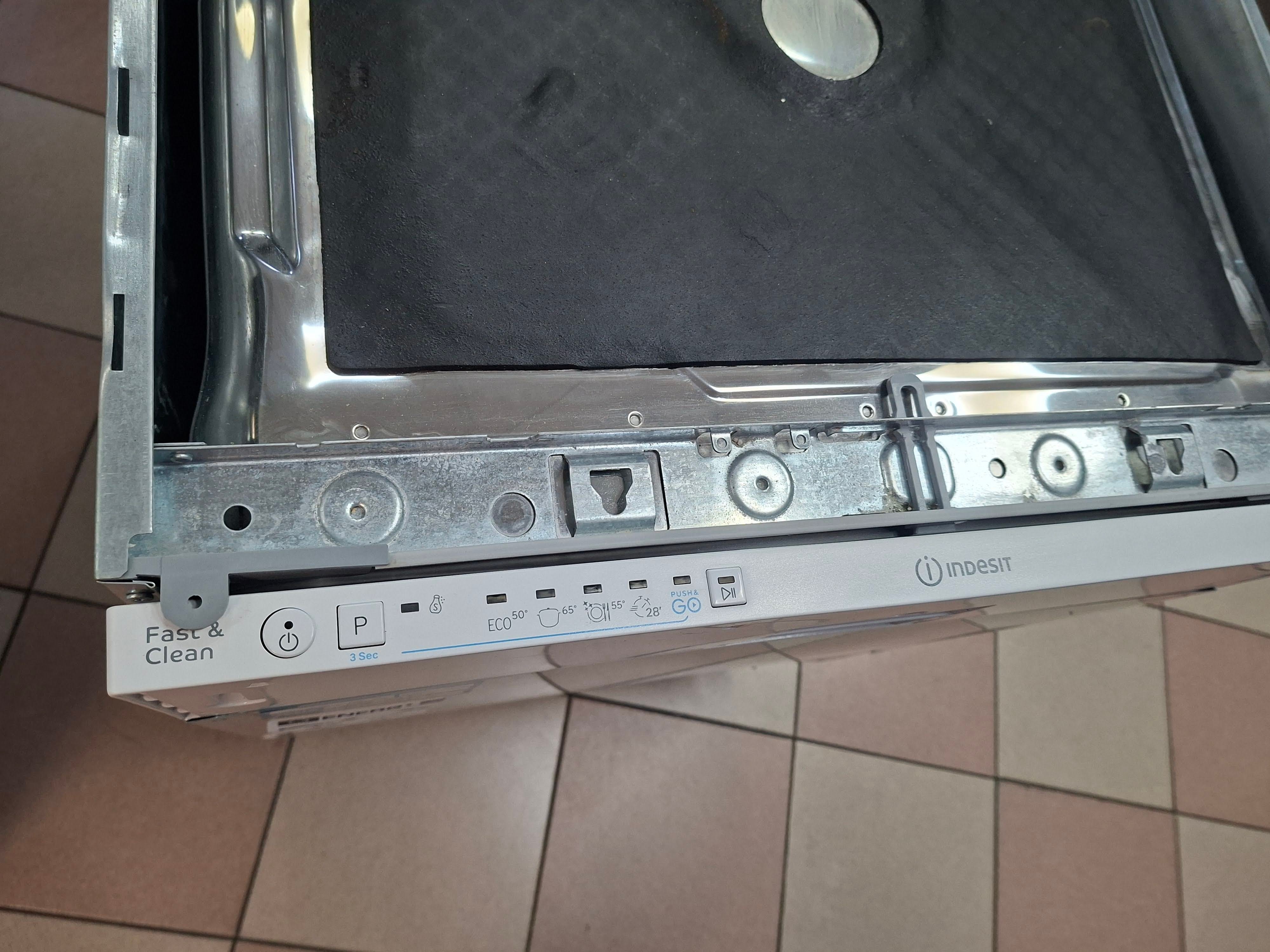 Ugradna sudo mašina Indesit D2I HKL326 , 14 kompleta