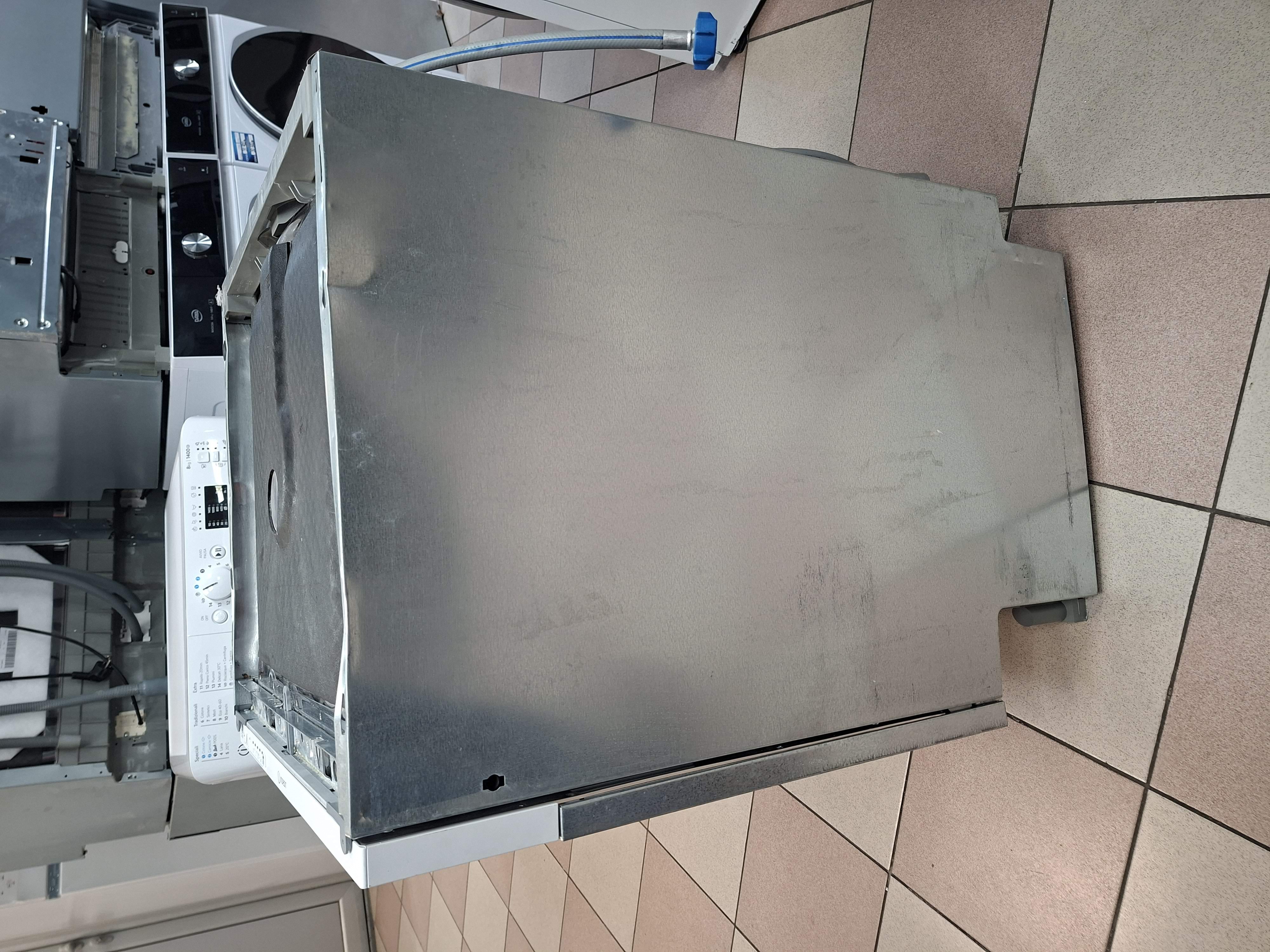 Ugradna sudo mašina Indesit D2I HKL326 , 14 kompleta
