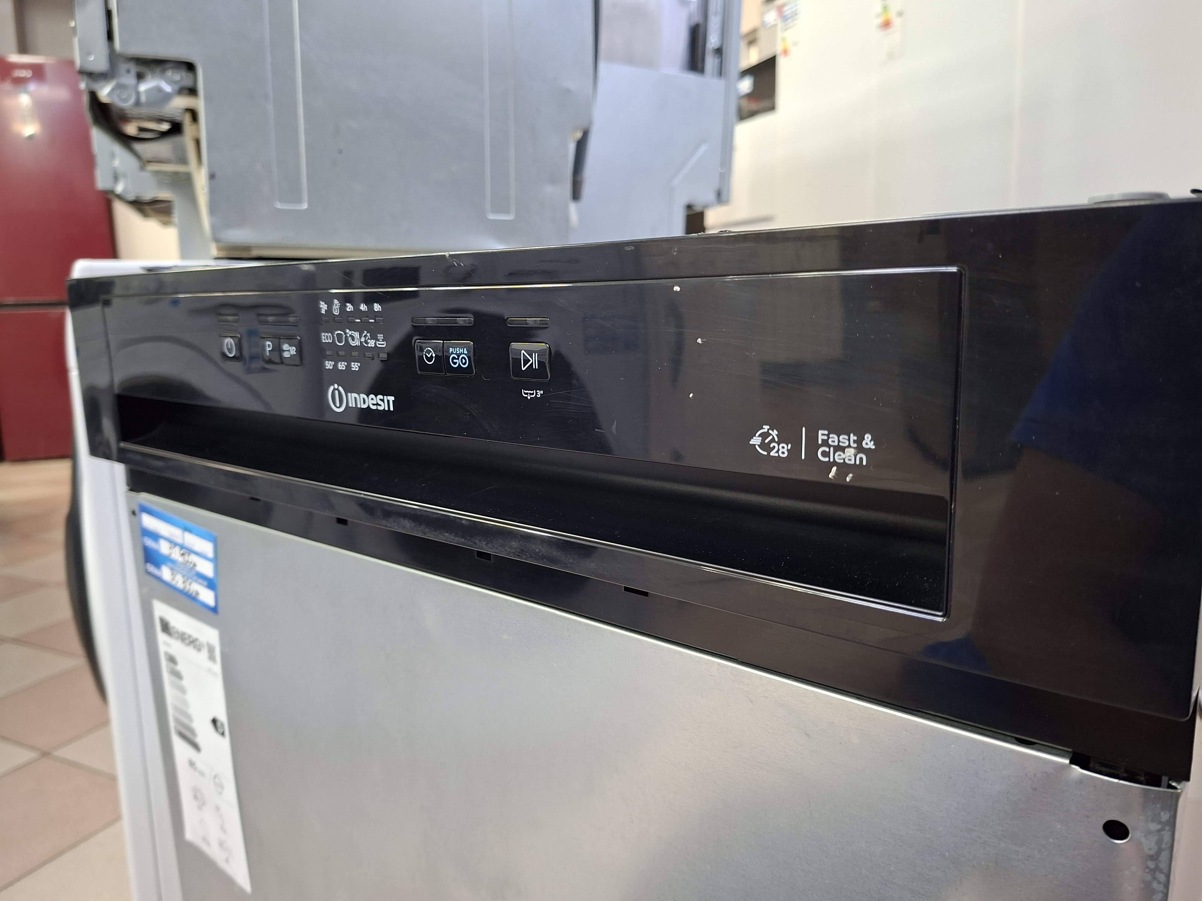 Ugradna sudo mašina Indesit I3B L634 B, 60cm