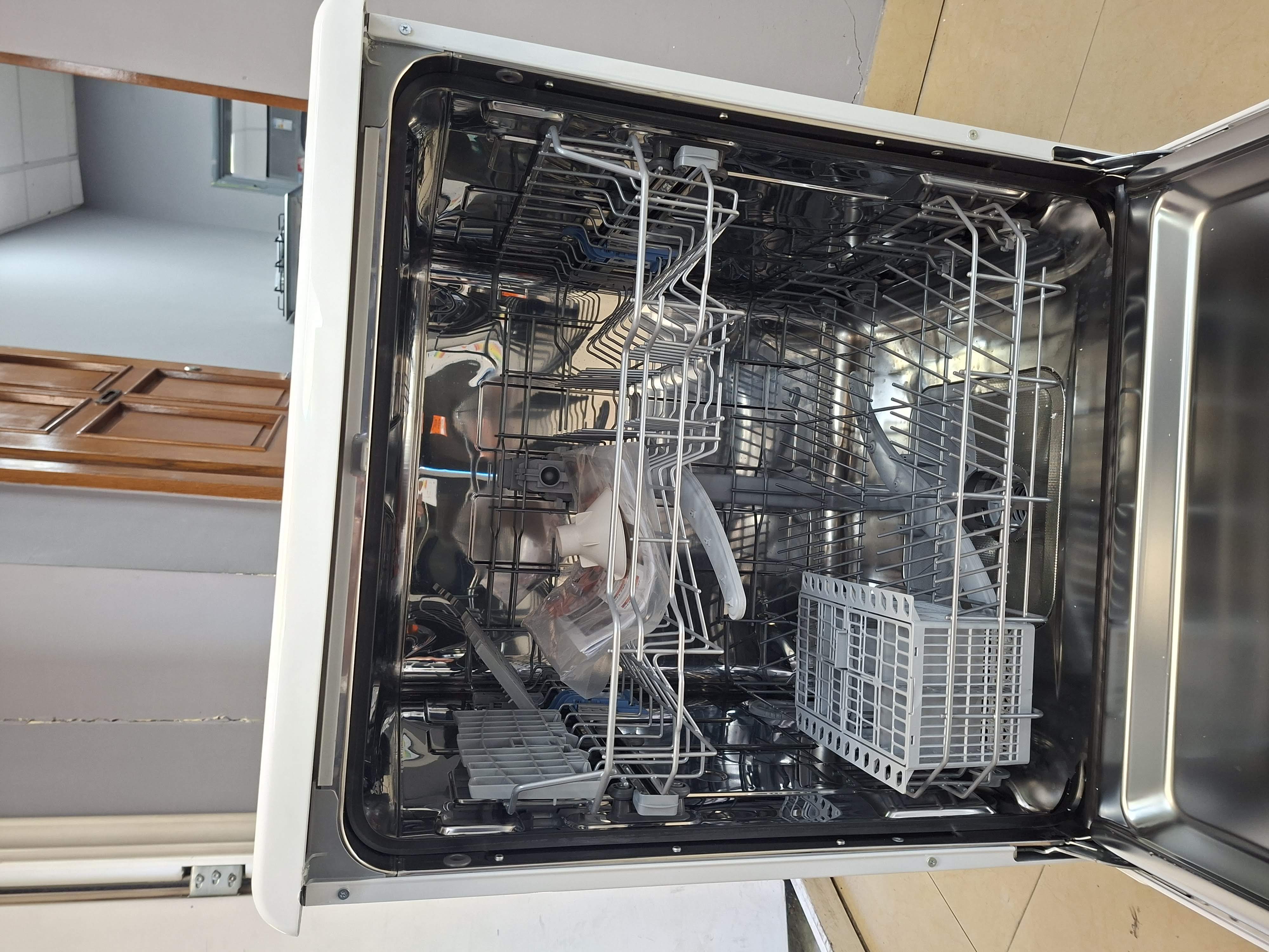 Ugradna sudo mašina Indesit IN2FD14BNP80W, 14 kompleta