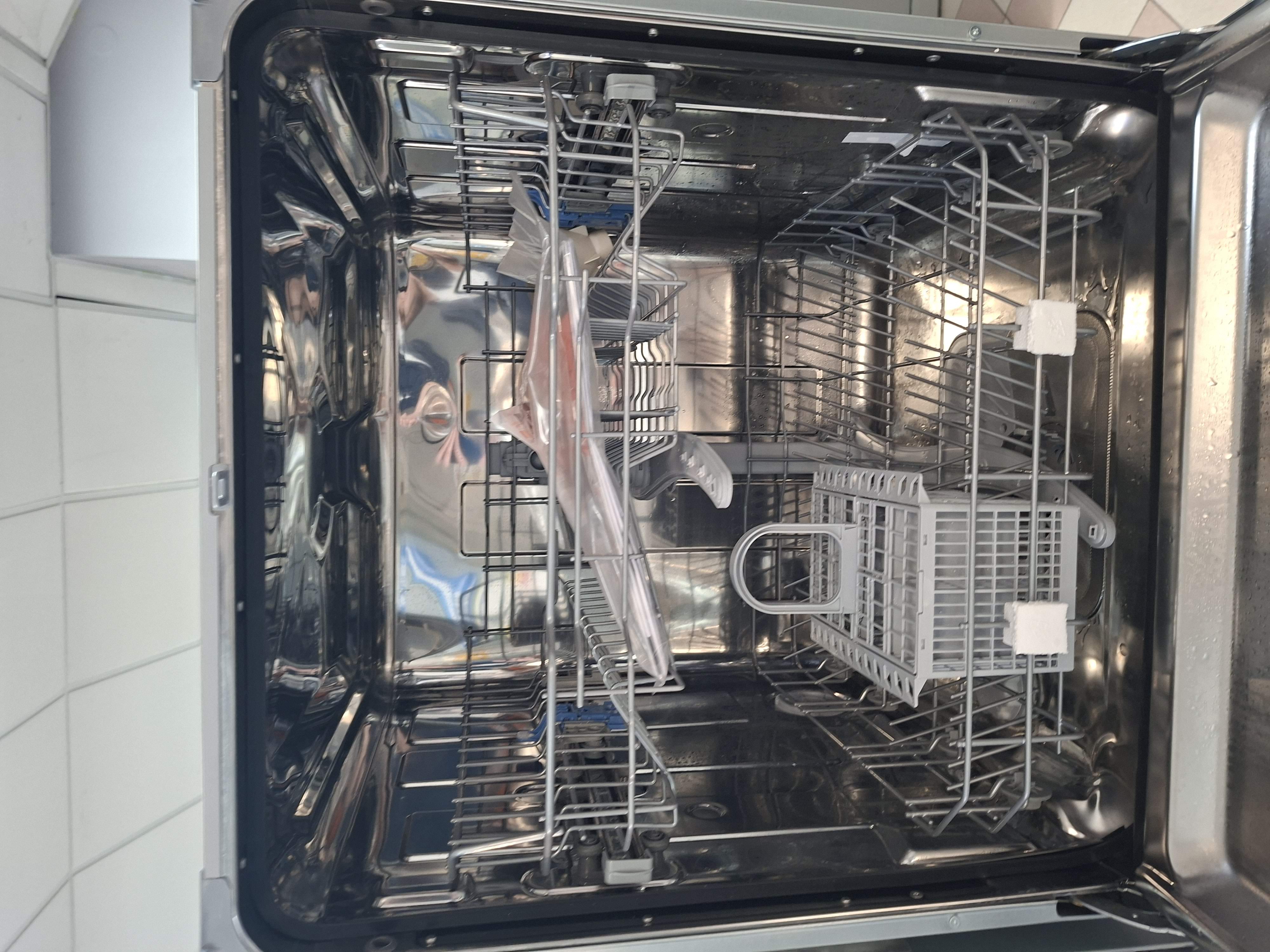 Ugradna Sudo mašina Indesit IN2IE14CNP80 ,  14 kompleta