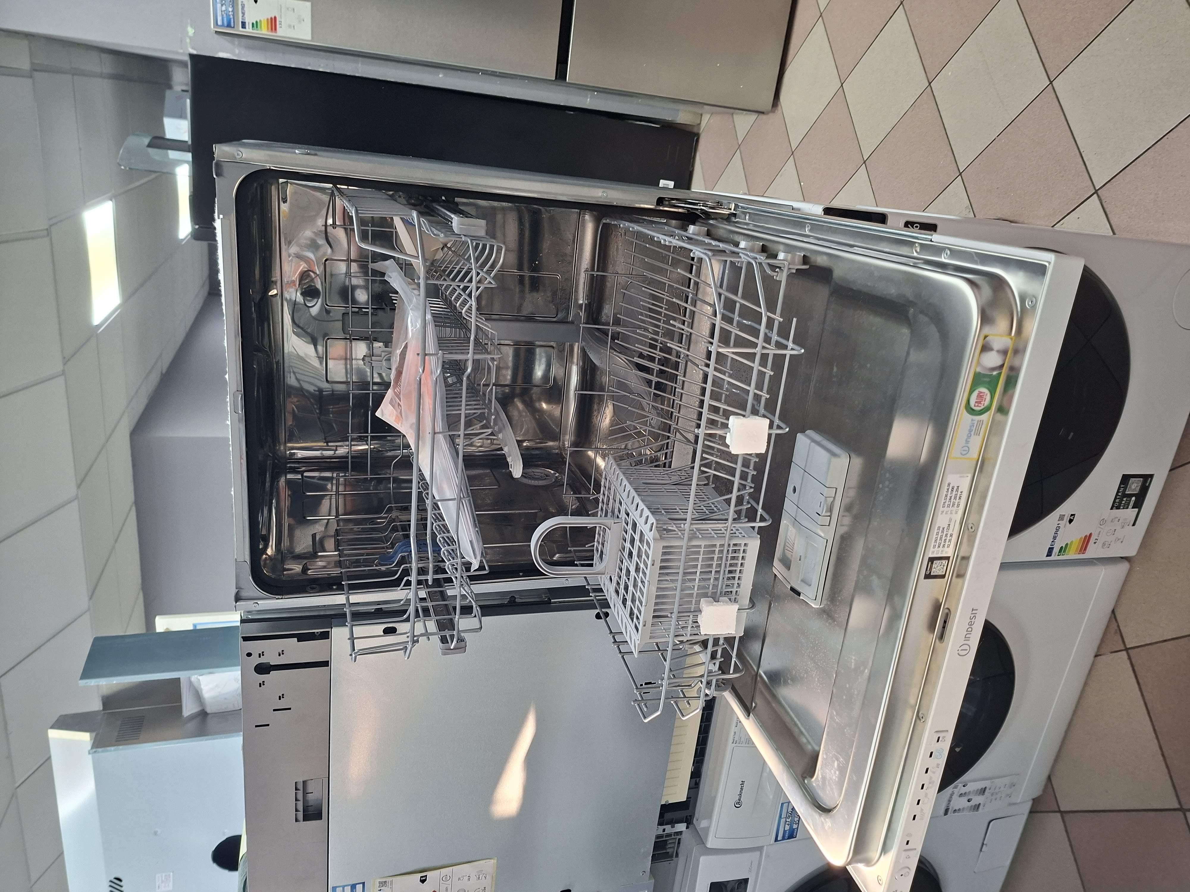 Ugradna Sudo mašina Indesit IN2IE14CNP80 ,  14 kompleta