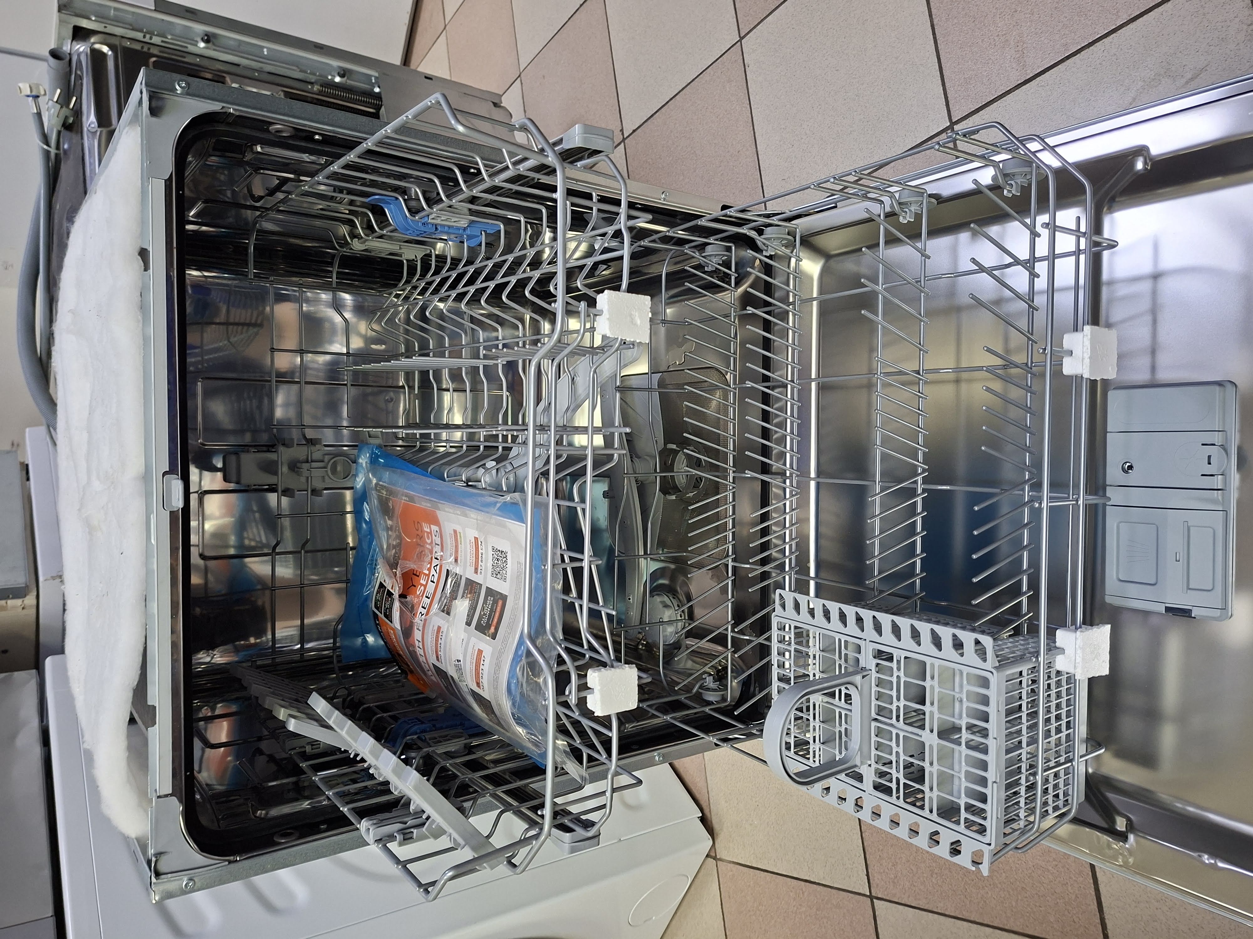 Ugradna Sudo mašina Indesit IN2IE14CNP80 ,  14 kompleta
