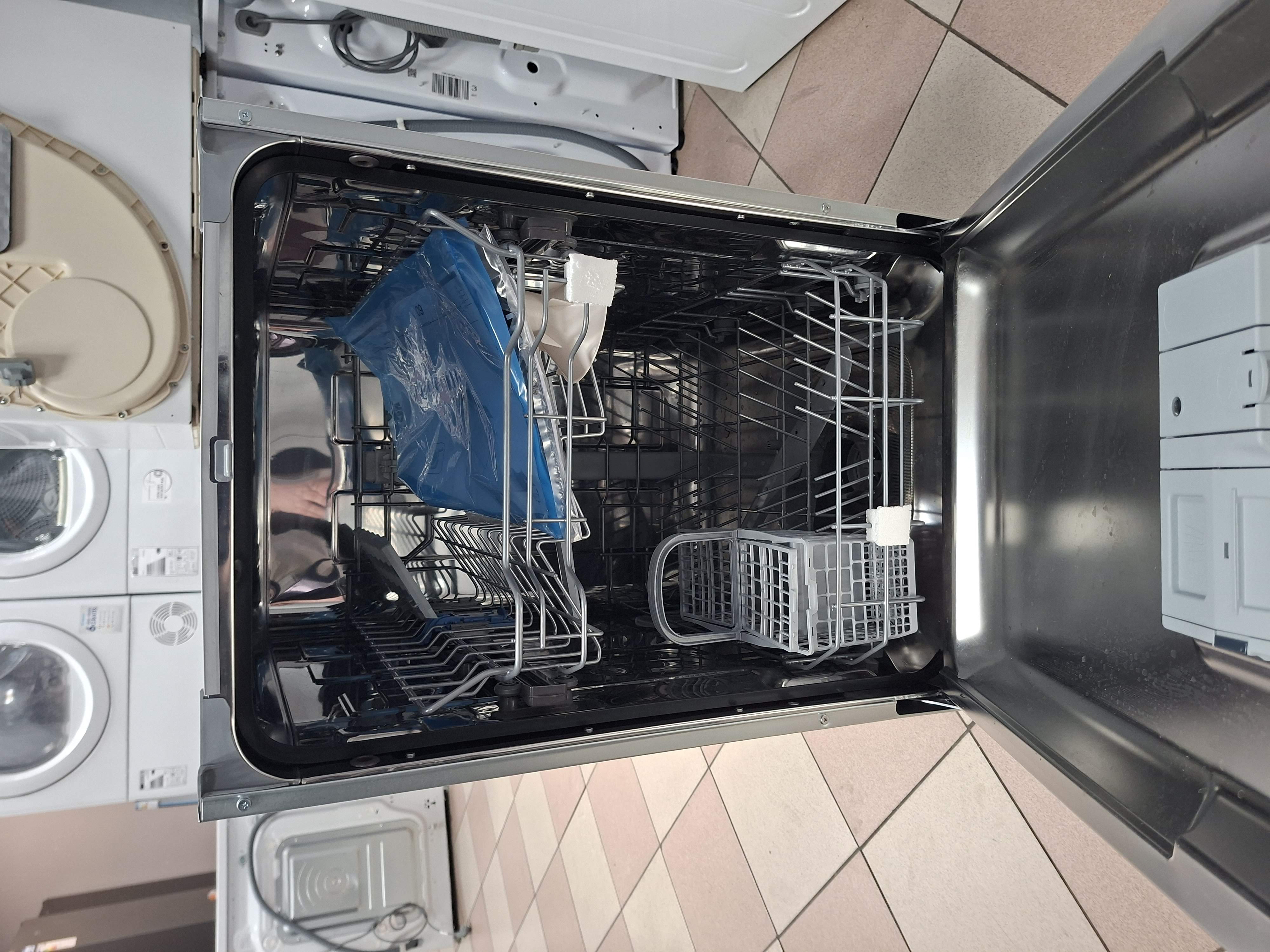 Ugradna sudo mašina Indesit IN2IKE107, 45 cm