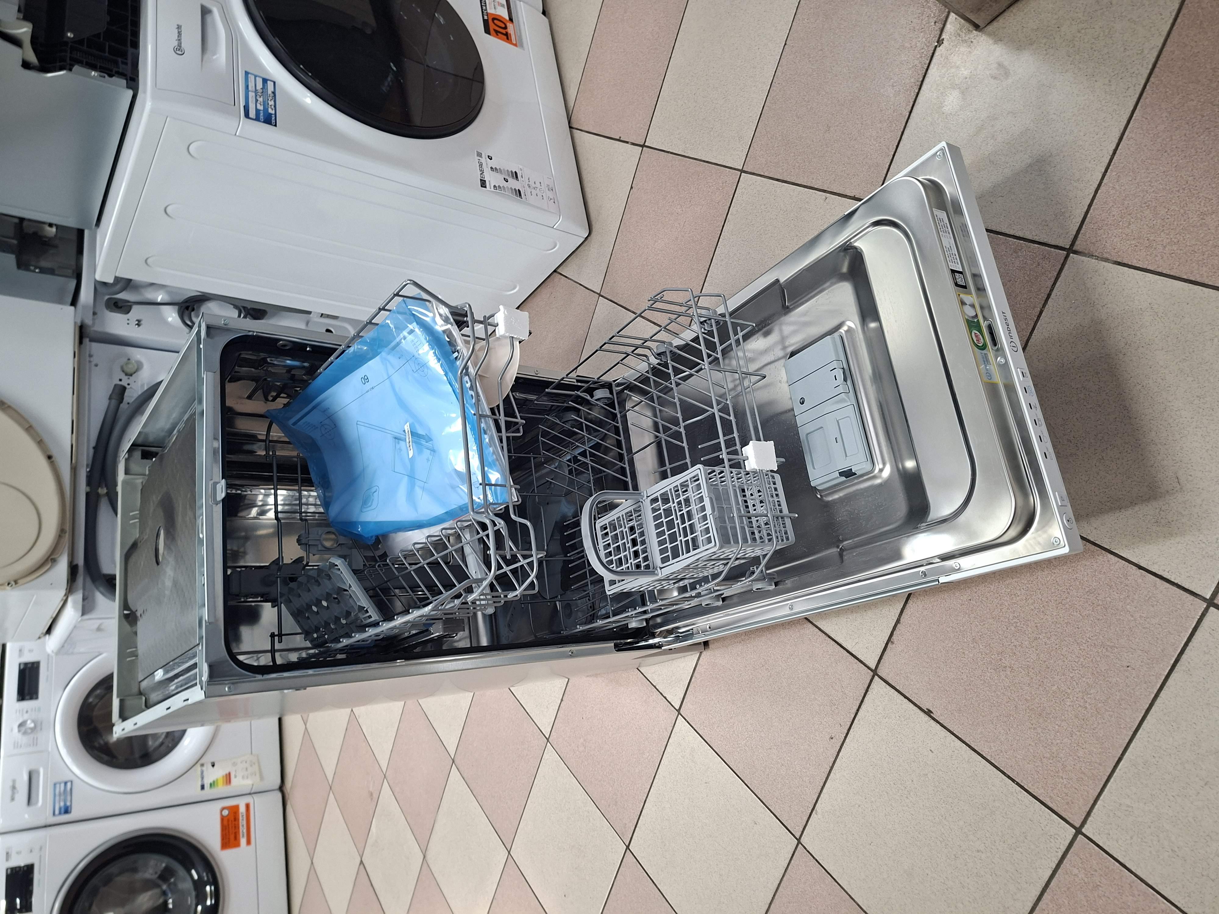 Ugradna sudo mašina Indesit IN2IKE107, 45 cm