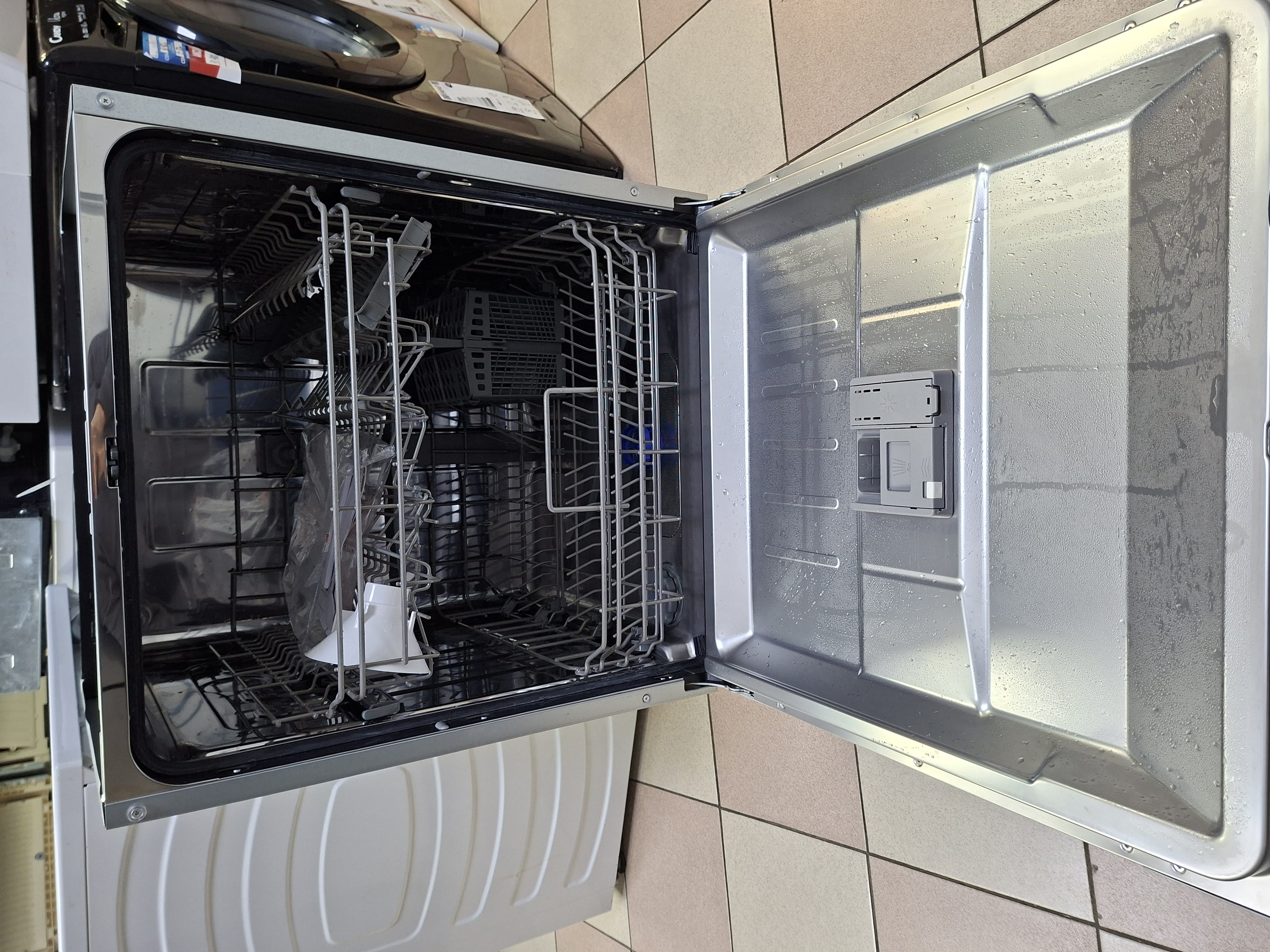 Ugradna Sudo mašina Midea MDW 14E6 , 14 kompleta.