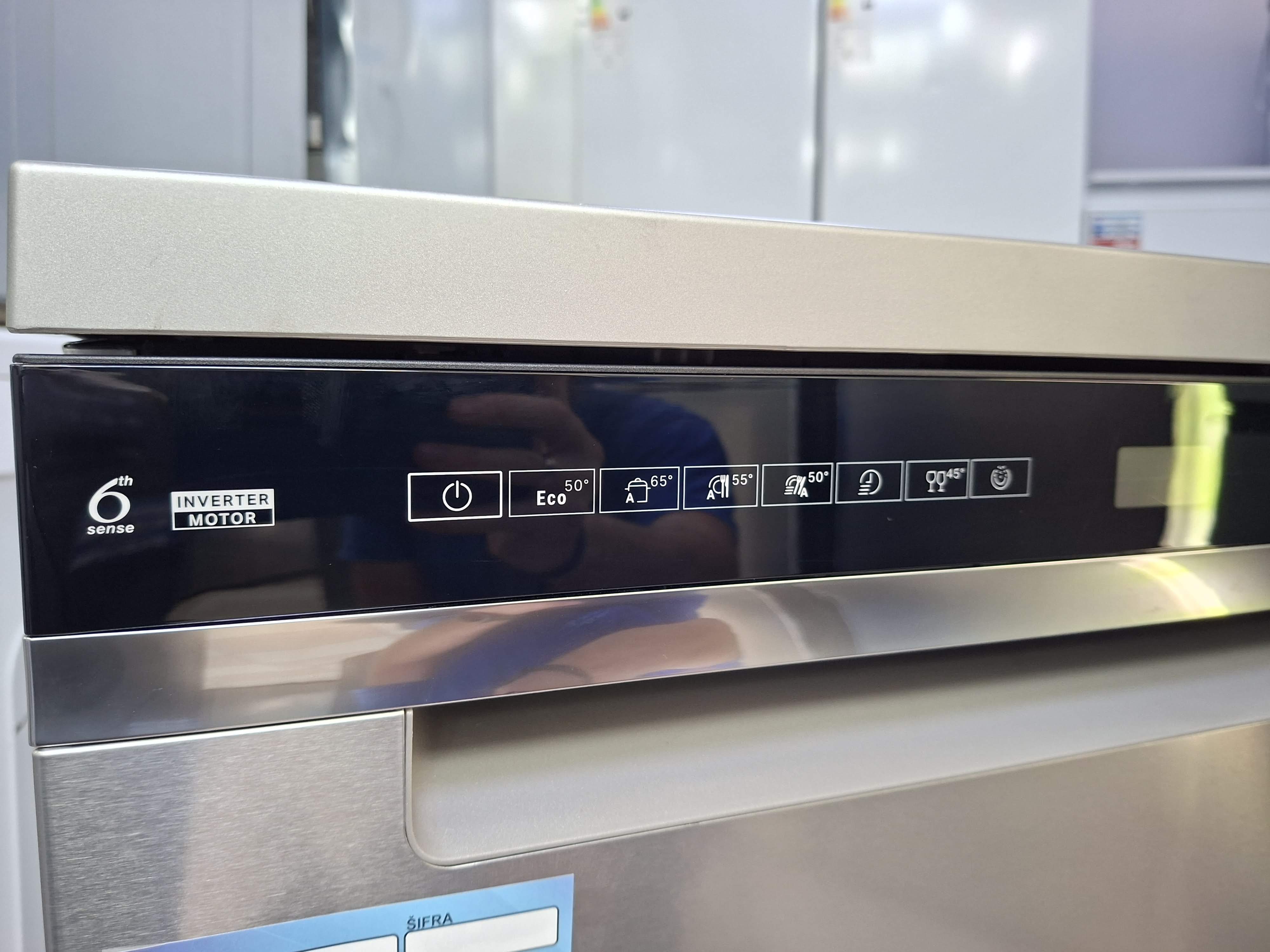 Ugradna Sudo mašina Whirlpool W8F HS61X , 15 kompleta