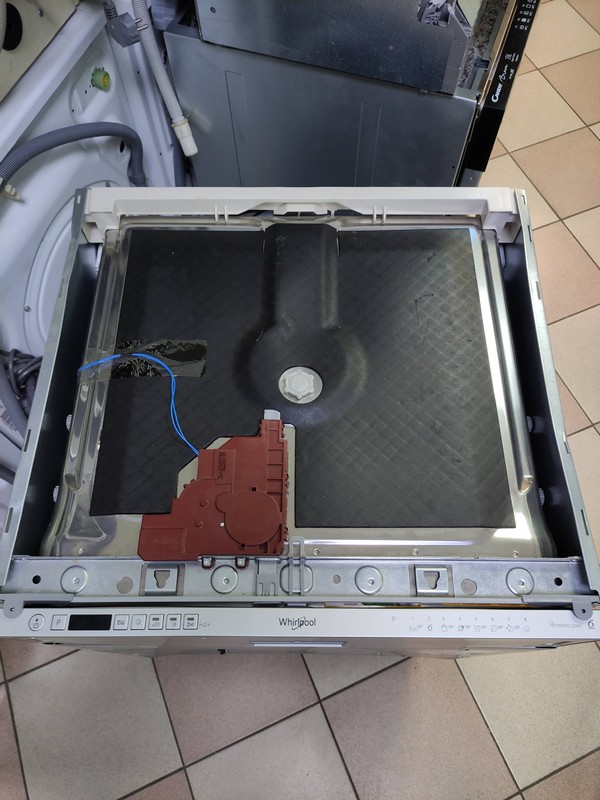 Ugradna Sudo mašina Whirlpool WIO 3O26 PL, 14kompleta