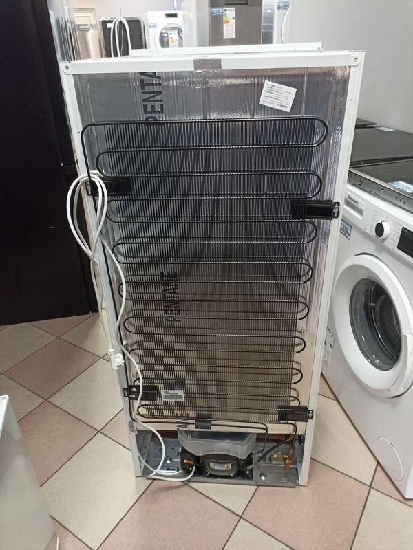 Ugradni Frižider AEG SFE612F1AF , 122.5 cm.