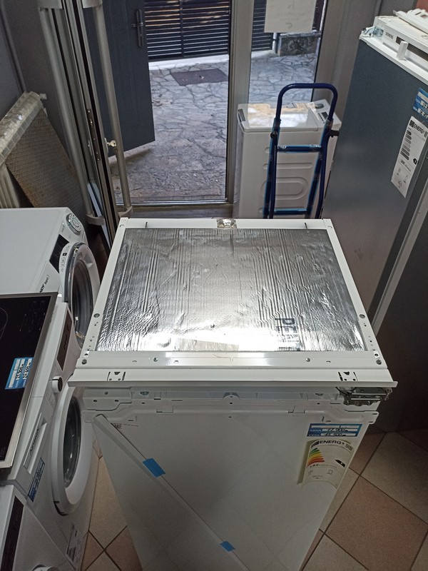 Ugradni Frižider AEG SFE612F1AF , 122.5 cm.