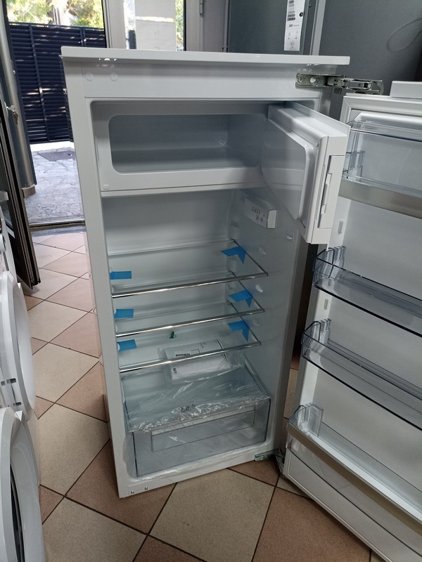 Ugradni Frižider AEG SFE612F1AF , 122.5 cm.