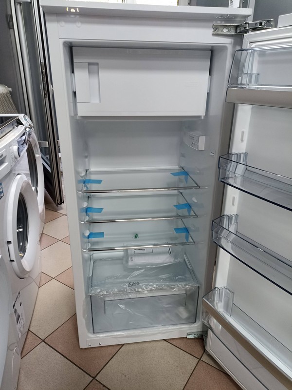 Ugradni Frižider AEG SFE612F1AF , 122.5 cm.