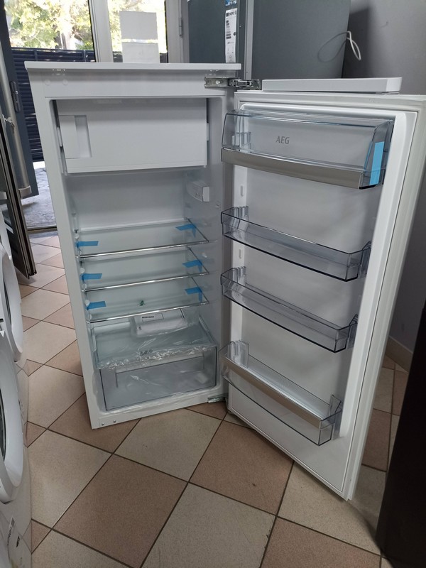 Ugradni Frižider AEG SFE612F1AF , 122.5 cm.