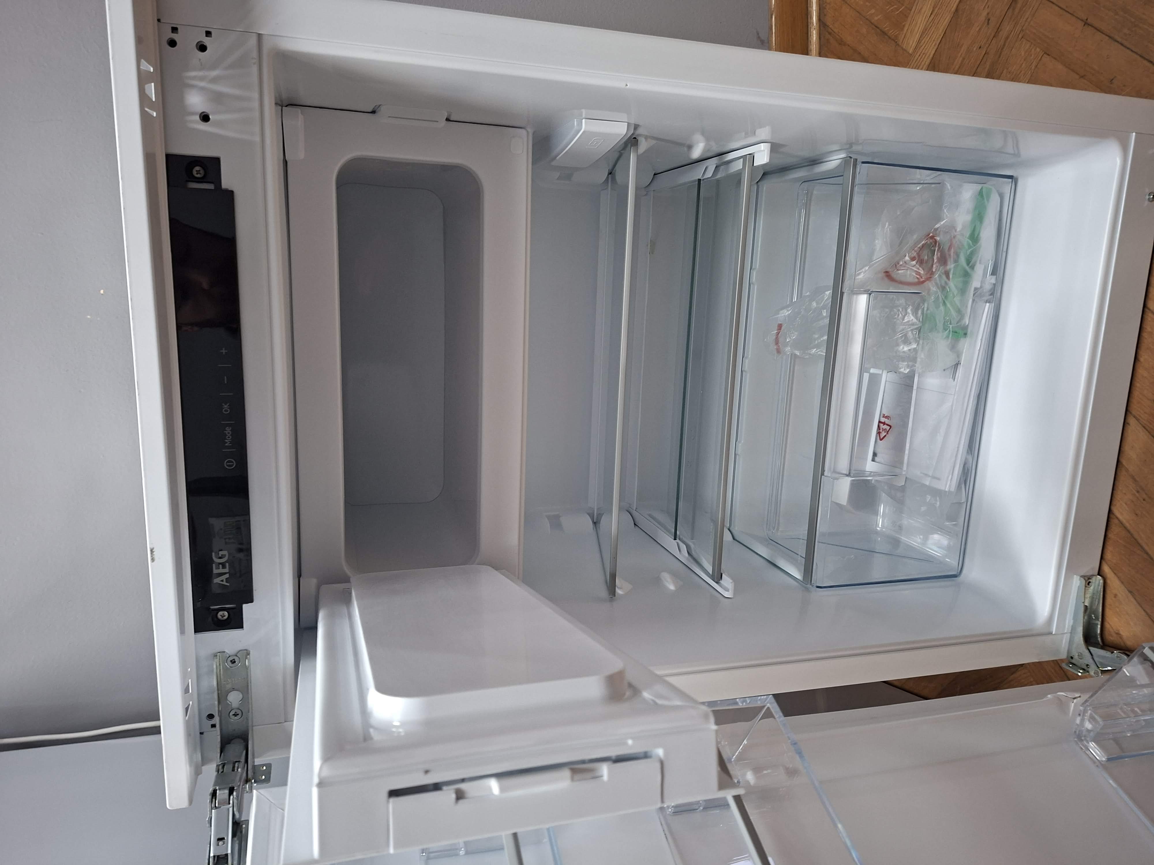 Ugradni Frižider Aeg TSF5O88WDF , 88 cm.