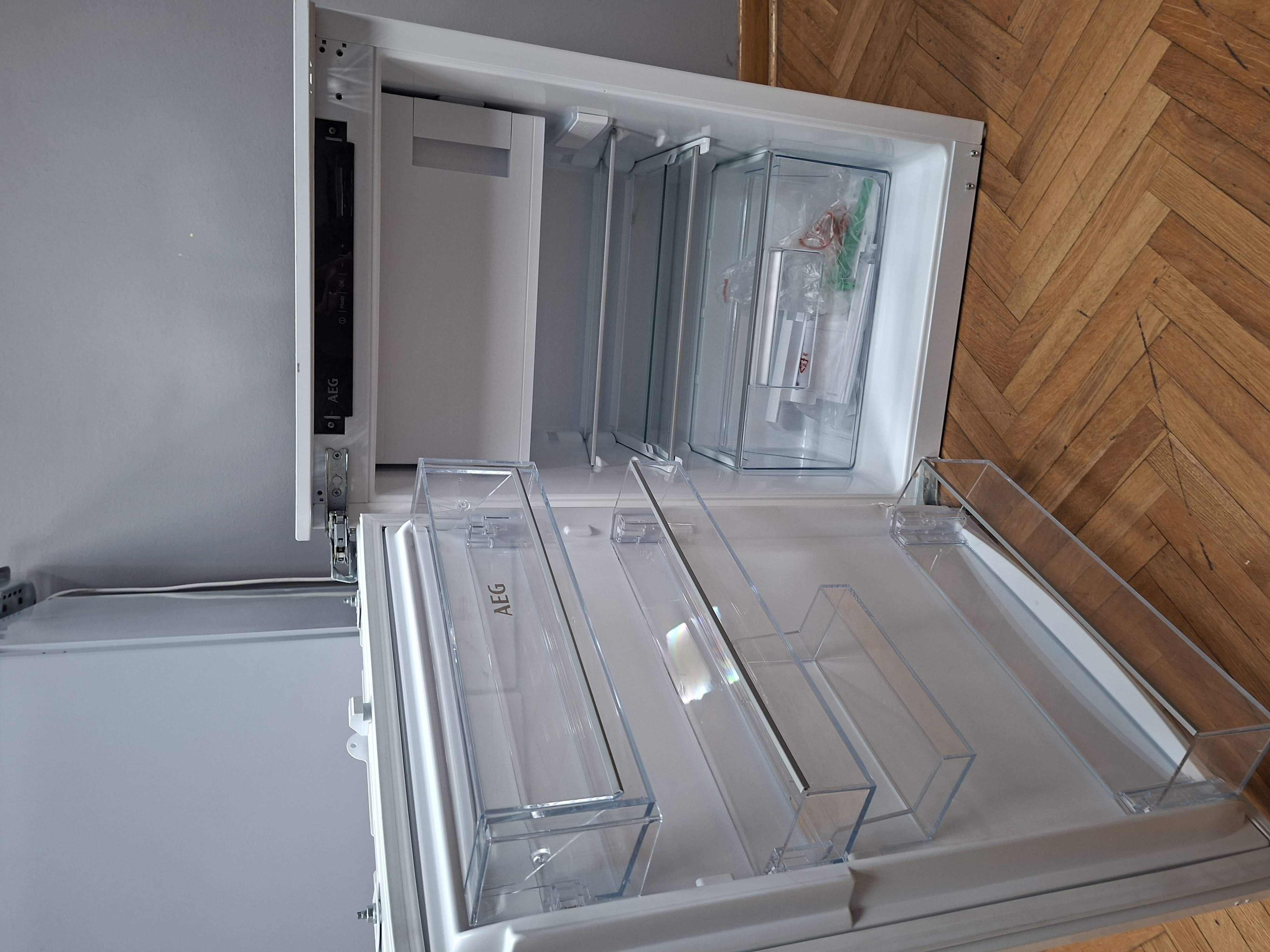 Ugradni Frižider Aeg TSF5O88WDF , 88 cm.