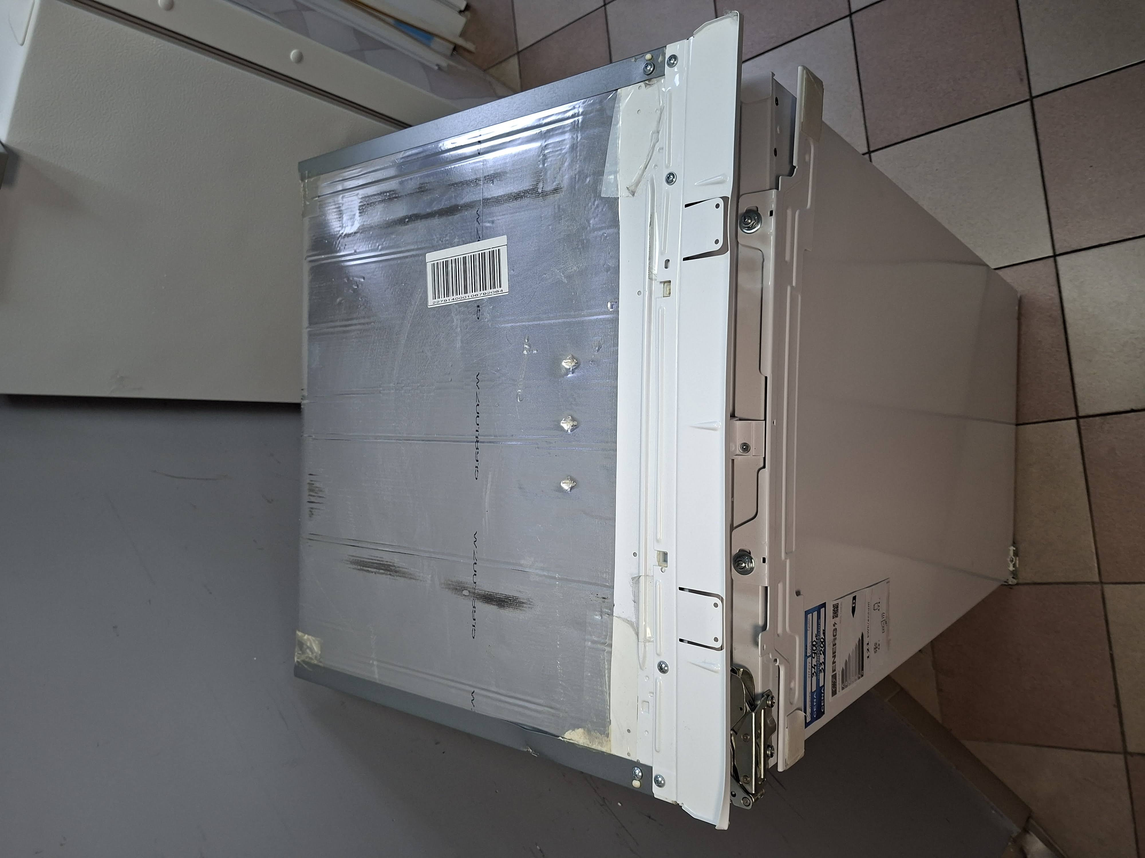 Ugradni frižider Bauknecht BKSI 12GF3D, 122cm