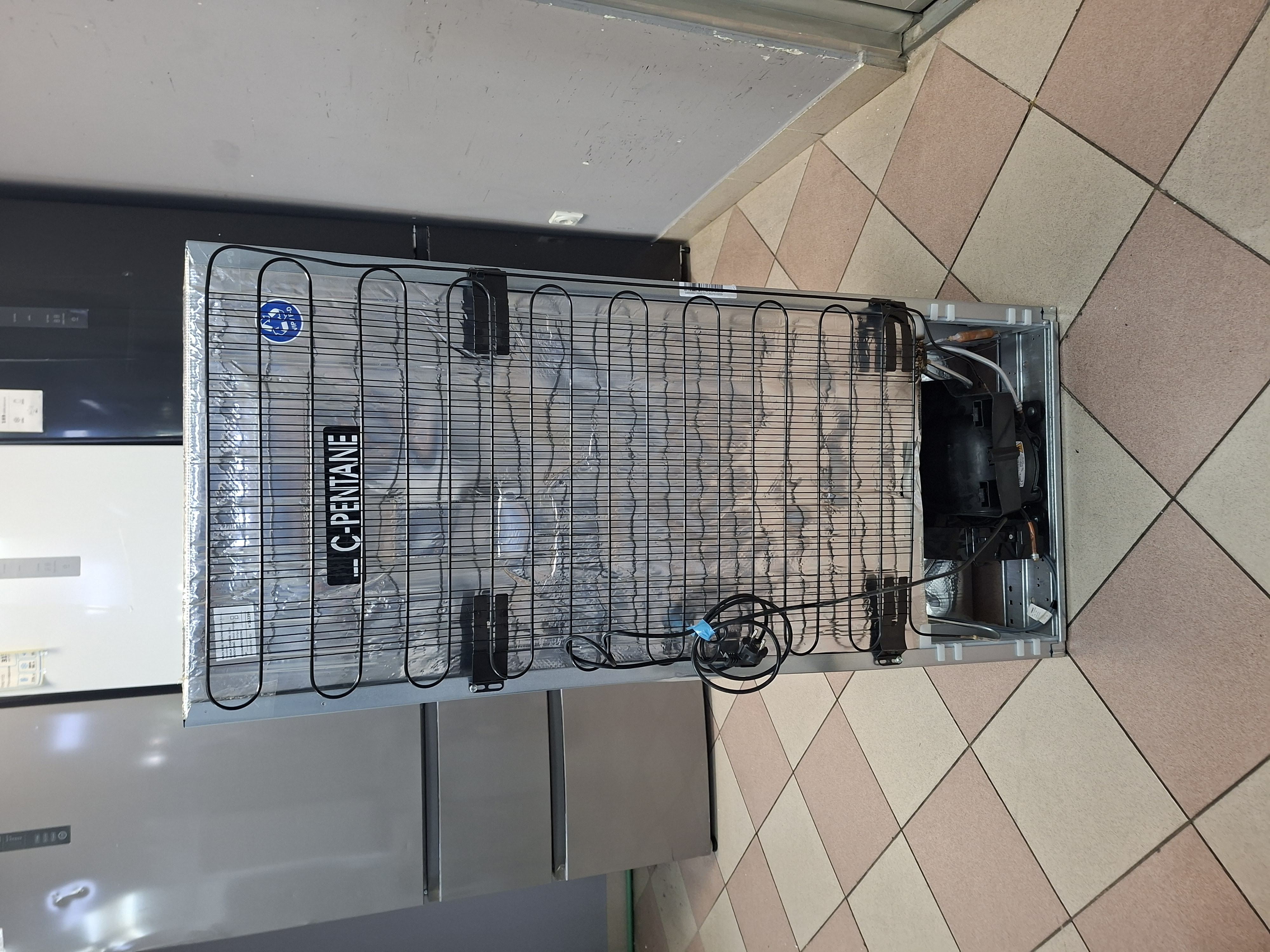Ugradni Frižider Bauknecht KDI 12S2 , 122 cm.